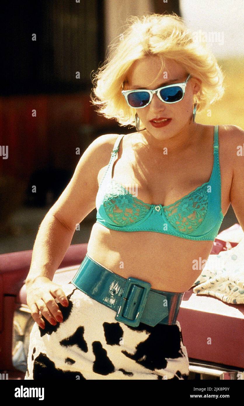 Patricia Arquette Film True Romance (USA/FR 1993) Charaktere: Alabama Whitman Regie: Tony Scott 10. September 1993 **WARNUNG** dieses Foto ist nur für redaktionelle Zwecke bestimmt und ist urheberrechtlich geschützt von WARNER BROS. Und/oder dem von der Film- oder Produktionsgesellschaft beauftragten Fotografen und dürfen nur durch Veröffentlichungen in Verbindung mit der Werbung für den oben genannten Film reproduziert werden. Eine obligatorische Gutschrift an WARNER BROS. Ist erforderlich. Der Fotograf sollte ebenfalls angerechnet werden, wenn er bekannt ist. Ohne schriftliche Genehmigung der Film Company kann keine kommerzielle Nutzung gewährt werden. Stockfoto