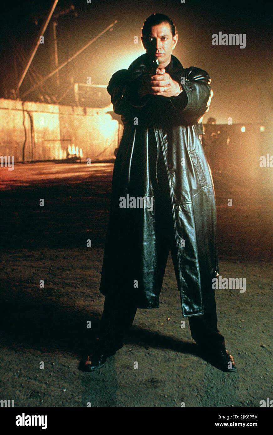 Jeff Goldblum Film Deep Cover (1992) Charaktere: David Jason Regie: Bill Duke 15. April 1992 **WARNUNG** dieses Foto ist nur für redaktionelle Zwecke bestimmt und unterliegt dem Copyright der NEUEN ZEILE und/oder des Fotografen, der von der Film- oder Produktionsgesellschaft zugewiesen wurde. Es kann nur durch Veröffentlichungen in Verbindung mit der Werbung für den obigen Film reproduziert werden. Eine obligatorische Gutschrift für EINE NEUE POSITION ist erforderlich. Der Fotograf sollte ebenfalls angerechnet werden, wenn er bekannt ist. Ohne schriftliche Genehmigung der Film Company kann keine kommerzielle Nutzung gewährt werden. Stockfoto