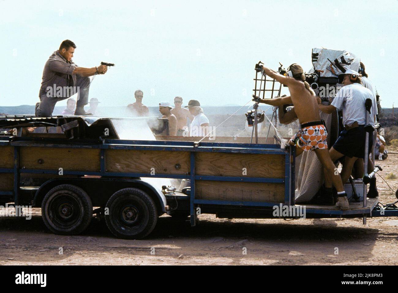 Jean-Claude Van Damme Film Universal Soldier (USA 1992) Charaktere: Luc Deveraux Regie: Roland Emmerich 10. Juli 1992 **WARNUNG** dieses Foto ist nur für redaktionelle Zwecke bestimmt und unterliegt dem Urheberrecht von CAROLCO PICTURES und/oder dem Fotografen, der von der Film- oder Produktionsgesellschaft beauftragt wurde, und kann nur durch Veröffentlichungen in Verbindung mit der Werbung für den oben genannten Film reproduziert werden. Eine obligatorische Gutschrift für CAROLCO PICTURES ist erforderlich. Der Fotograf sollte ebenfalls angerechnet werden, wenn er bekannt ist. Ohne schriftliche Genehmigung der Film Company kann keine kommerzielle Nutzung gewährt werden. Stockfoto