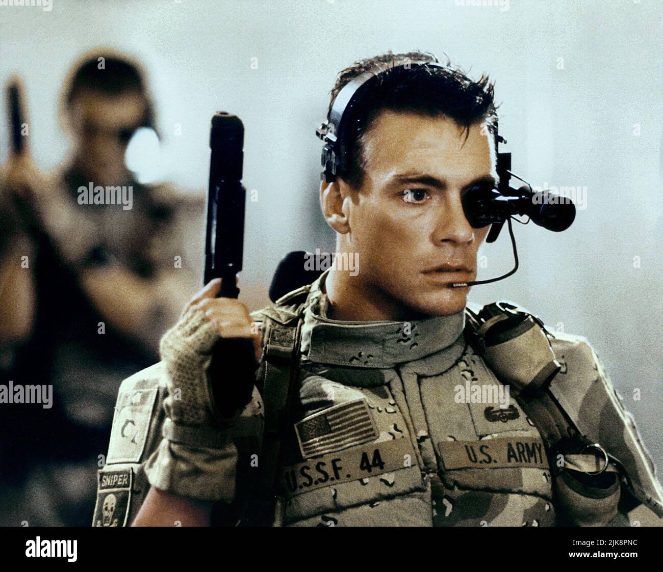Jean-Claude Van Damme Film Universal Soldier (USA 1992) Charaktere: Luc Deveraux Regie: Roland Emmerich 10. Juli 1992 **WARNUNG** dieses Foto ist nur für redaktionelle Zwecke bestimmt und unterliegt dem Urheberrecht von CAROLCO PICTURES und/oder dem Fotografen, der von der Film- oder Produktionsgesellschaft beauftragt wurde, und kann nur durch Veröffentlichungen in Verbindung mit der Werbung für den oben genannten Film reproduziert werden. Eine obligatorische Gutschrift für CAROLCO PICTURES ist erforderlich. Der Fotograf sollte ebenfalls angerechnet werden, wenn er bekannt ist. Ohne schriftliche Genehmigung der Film Company kann keine kommerzielle Nutzung gewährt werden. Stockfoto