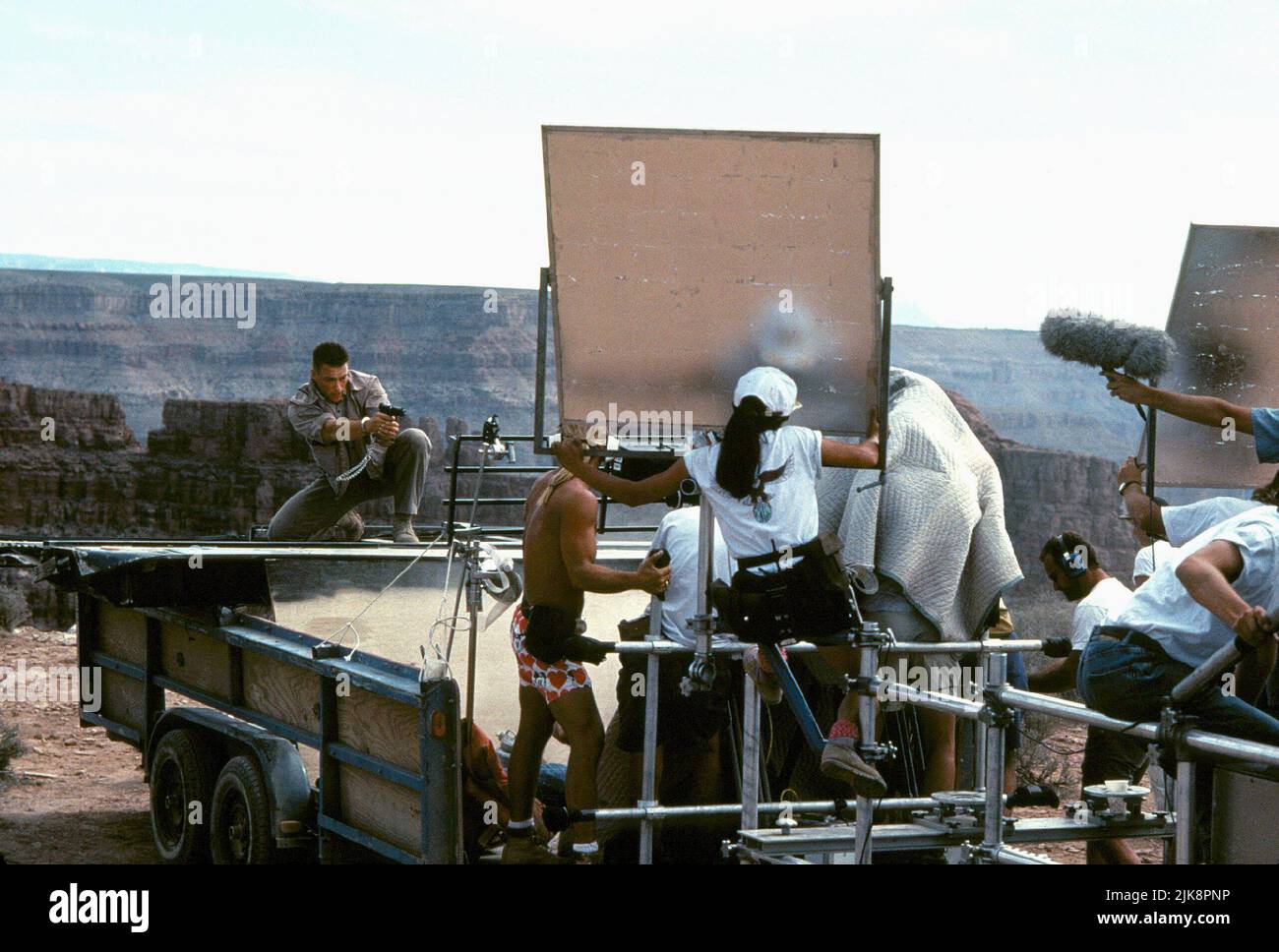 Jean-Claude Van Damme Film Universal Soldier (USA 1992) Charaktere: Luc Deveraux Regie: Roland Emmerich 10. Juli 1992 **WARNUNG** dieses Foto ist nur für redaktionelle Zwecke bestimmt und unterliegt dem Urheberrecht von CAROLCO PICTURES und/oder dem Fotografen, der von der Film- oder Produktionsgesellschaft beauftragt wurde, und kann nur durch Veröffentlichungen in Verbindung mit der Werbung für den oben genannten Film reproduziert werden. Eine obligatorische Gutschrift für CAROLCO PICTURES ist erforderlich. Der Fotograf sollte ebenfalls angerechnet werden, wenn er bekannt ist. Ohne schriftliche Genehmigung der Film Company kann keine kommerzielle Nutzung gewährt werden. Stockfoto