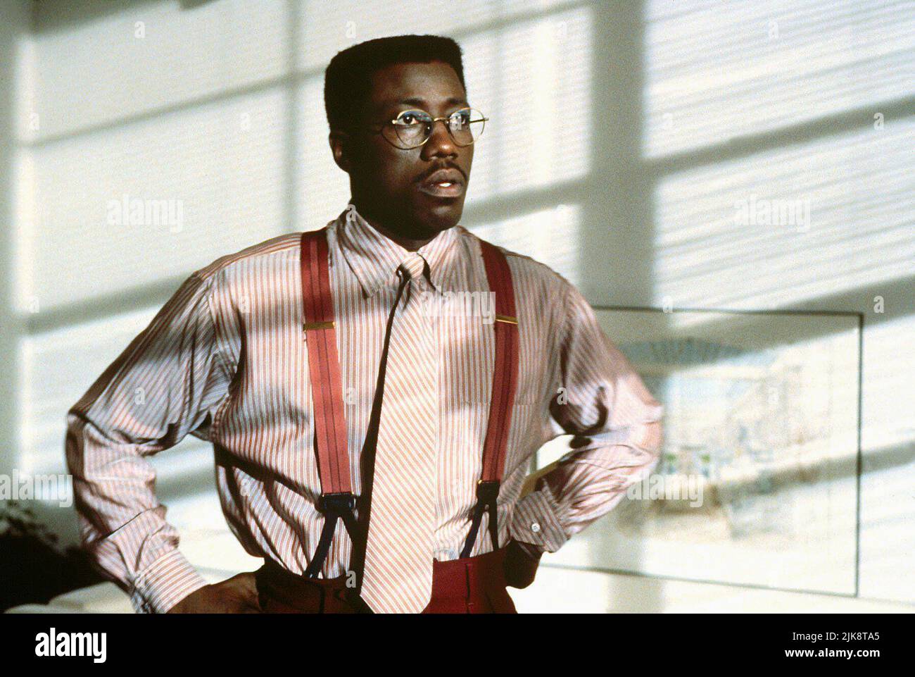 Wesley Snipes Film: Jungle Fever (USA 1991) Charaktere: Flipper Purify Regie: Spike Lee 16 May 1991 **WARNUNG** Dieses Foto ist nur für den redaktionellen Gebrauch bestimmt und unterliegt dem Copyright von UNIVERSAL / DAVID LEE und/oder des Fotografen, der von der Film- oder Produktionsfirma beauftragt wurde.Es kann nur von Publikationen im Zusammenhang mit der Bewerbung des oben genannten Films reproduziert werden. Eine obligatorische Gutschrift an UNIVERSAL / DAVID LEE ist erforderlich. Ohne schriftliche Genehmigung der Film Company kann keine kommerzielle Nutzung gewährt werden. Stockfoto