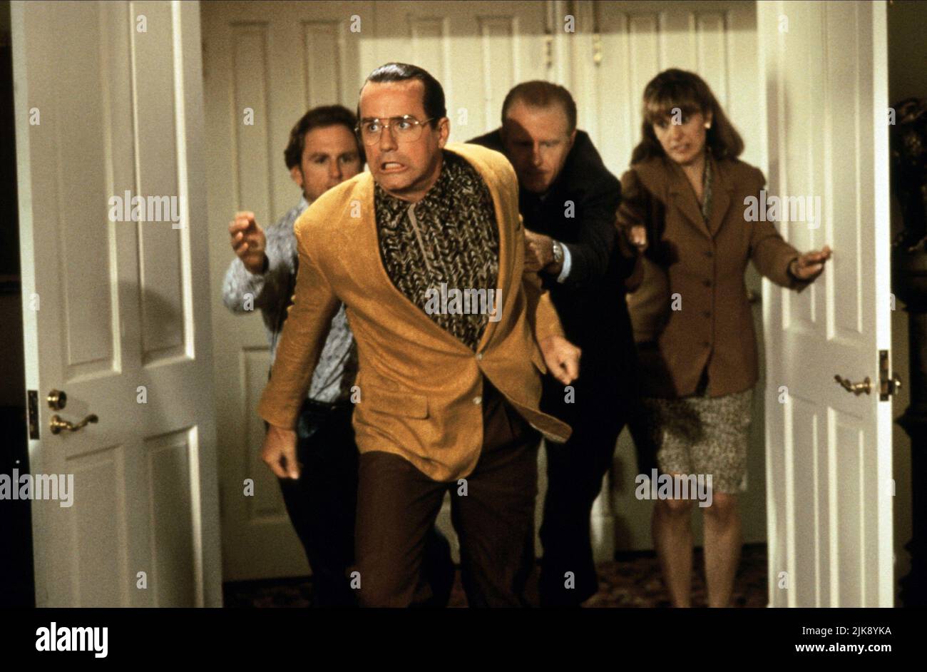 Jere Burns, Phil Hartman, Ed Begley Jr. & Colleen Camp Film Greedy (1994) Charaktere: Glen, Frank, Carl McTeague, Patti Regisseur: Jonathan Lynn 04 März 1994 **WARNUNG** dieses Foto ist nur für redaktionelle Zwecke bestimmt und unterliegt dem Copyright von UNIVERSAL und/oder dem Fotografen, der von der Film or Production Company zugewiesen wurde. Eine obligatorische Gutschrift für UNIVERSAL ist erforderlich. Der Fotograf sollte ebenfalls angerechnet werden, wenn er bekannt ist. Ohne schriftliche Genehmigung der Film Company kann keine kommerzielle Nutzung gewährt werden. Stockfoto