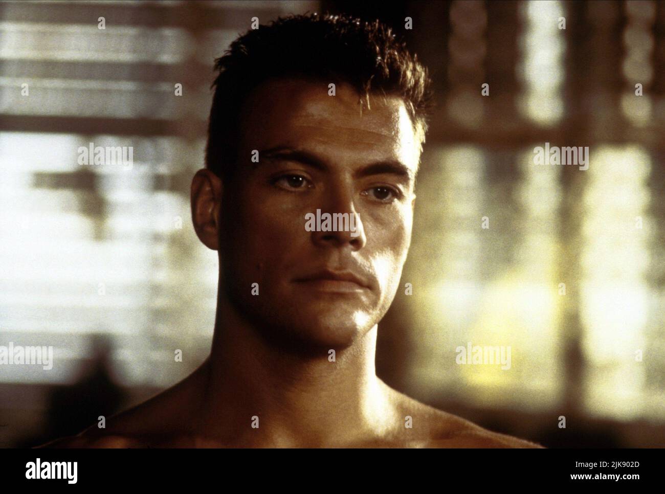Jean-Claude Van Damme Film Universal Soldier (USA 1992) Charaktere: Luc Deveraux Regie: Roland Emmerich 10. Juli 1992 **WARNUNG** dieses Foto ist nur für redaktionelle Zwecke bestimmt und unterliegt dem Urheberrecht von CAROLCO PICTURES und/oder dem Fotografen, der von der Film- oder Produktionsgesellschaft beauftragt wurde, und kann nur durch Veröffentlichungen in Verbindung mit der Werbung für den oben genannten Film reproduziert werden. Eine obligatorische Gutschrift für CAROLCO PICTURES ist erforderlich. Der Fotograf sollte ebenfalls angerechnet werden, wenn er bekannt ist. Ohne schriftliche Genehmigung der Film Company kann keine kommerzielle Nutzung gewährt werden. Stockfoto