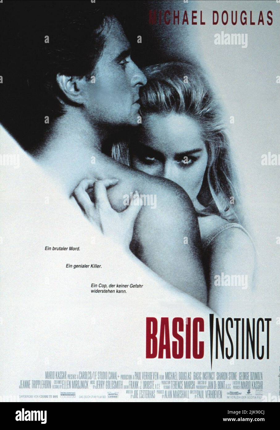 Michael Douglas & Sharon Stone Poster Film: Basic Instinct (USA/FR 1992) Charaktere: Detective Nick Curran, Catherine Tramell Regie: Paul Verhoeven 20. März 1992 **WARNUNG** Dieses Foto ist nur für redaktionelle Zwecke bestimmt und unterliegt dem Copyright von CAROLCO BILDERN und/oder dem Fotografen, der von der Film- oder Produktionsfirma beauftragt wurde und darf nur von Publikationen im Zusammenhang mit der Bewerbung des oben genannten Films reproduziert werden. Eine obligatorische Gutschrift für CAROLCO-BILDER ist erforderlich. Der Fotograf sollte auch bei Bekanntwerden des Fotos gutgeschrieben werden. Ohne schriftliche Genehmigung des F kann keine kommerzielle Nutzung gewährt werden Stockfoto