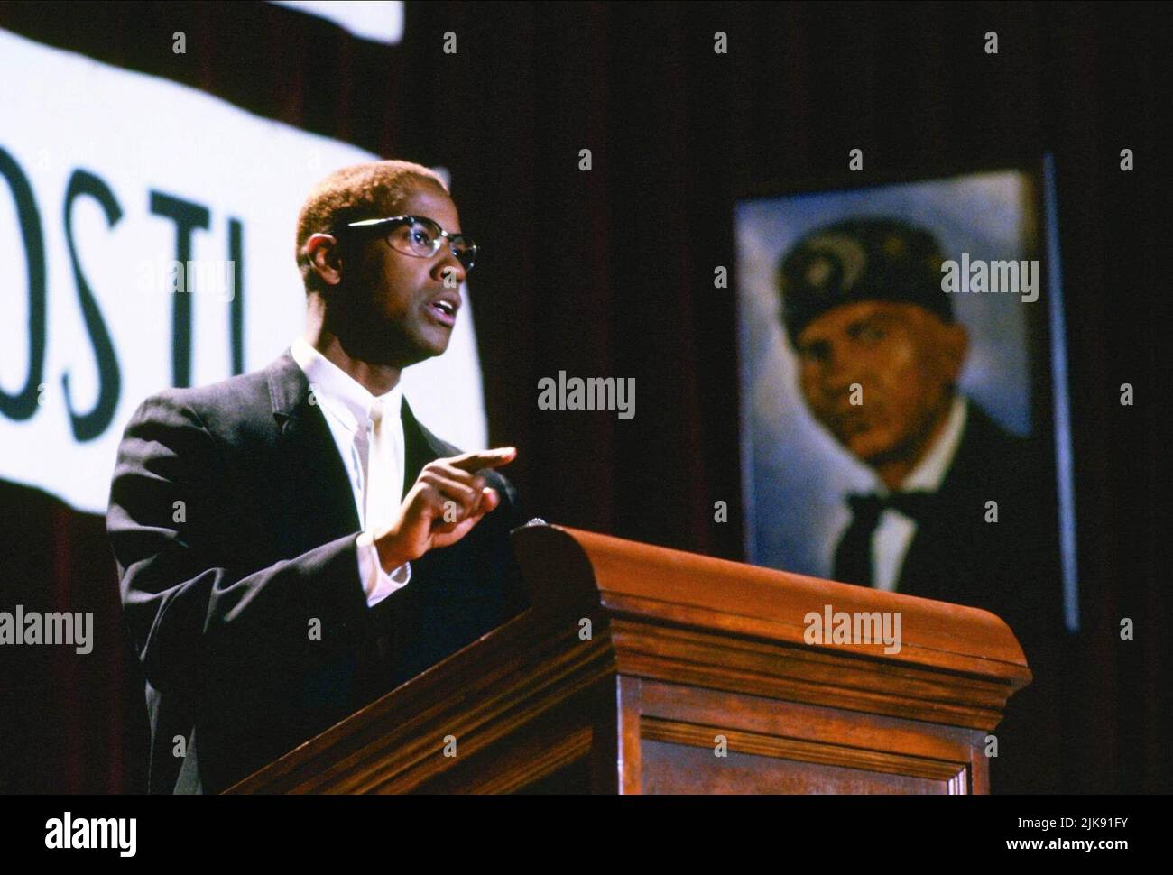 Denzel Washington Film Malcolm X (USA/JP 1992) Charaktere: Malcolm X Regie: Spike Lee 18. November 1992 **WARNUNG** dieses Foto ist nur für redaktionelle Zwecke bestimmt und ist urheberrechtlich geschützt von WARNER BROS. Und/oder dem von der Film- oder Produktionsgesellschaft beauftragten Fotografen und dürfen nur durch Veröffentlichungen in Verbindung mit der Werbung für den oben genannten Film reproduziert werden. Eine obligatorische Gutschrift an WARNER BROS. Ist erforderlich. Der Fotograf sollte ebenfalls angerechnet werden, wenn er bekannt ist. Ohne schriftliche Genehmigung der Film Company kann keine kommerzielle Nutzung gewährt werden. Stockfoto