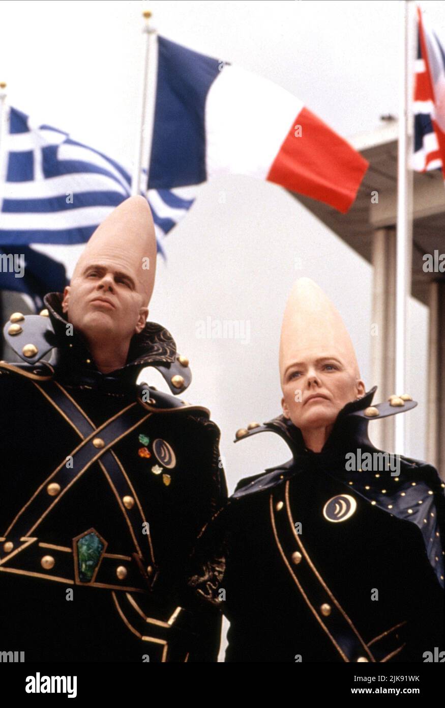 Dan Aykroyd & Jane Curtin Film: Coneheads (1993) Charaktere: Beldar Conehead, Prymatt Conehead Regie: Steve Barron 23 July 1993 **WARNUNG** Dieses Foto ist nur für redaktionelle Zwecke bestimmt und unterliegt dem Copyright von PARAMOUNT PICTURES und/oder des Fotografen, der von der Film- oder Produktionsfirma beauftragt wurde und darf nur von Publikationen im Zusammenhang mit der Bewerbung des oben genannten Films reproduziert werden. Eine obligatorische Gutschrift für PARAMOUNT-BILDER ist erforderlich. Der Fotograf sollte auch bei Bekanntwerden des Fotos gutgeschrieben werden. Ohne schriftliche Genehmigung der Film Company kann keine kommerzielle Nutzung gewährt werden. Stockfoto