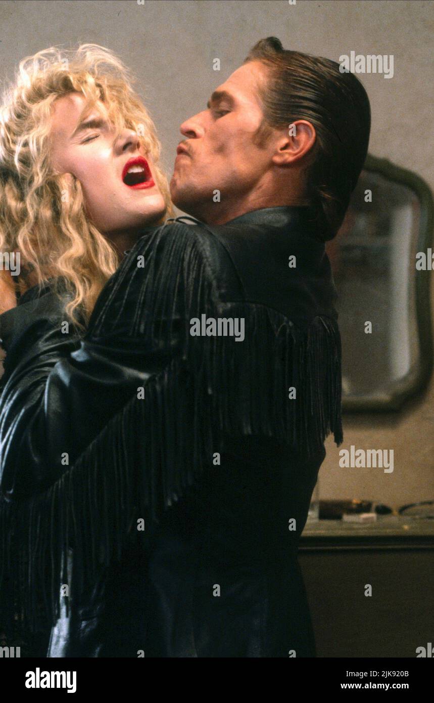 Laura dern & Willem Dafoe Film: Wild at Heart (USA 1990) Charaktere: Lula Fortune, Bobby Peru / Literaturfilmung (nach dem Buch von Barry Gifford) Regie: David Lynch 19 May 1990 **WARNUNG** Dieses Foto ist nur für den redaktionellen Gebrauch bestimmt und unterliegt dem Copyright von POLYGRAM FILMUNTERHALTUNG und/oder dem Fotografen, der von der Film- oder Produktionsfirma beauftragt wurde und kann nur durch Publikationen im Zusammenhang mit der Bewerbung des oben genannten Films reproduziert werden. Eine obligatorische Gutschrift für DIE VON POLYGRAM GEFILMTE UNTERHALTUNG ist erforderlich. Der Fotograf sollte auch bei Bekanntwerden des Fotos gutgeschrieben werden. Keine kommerzielle Nutzung möglich Stockfoto