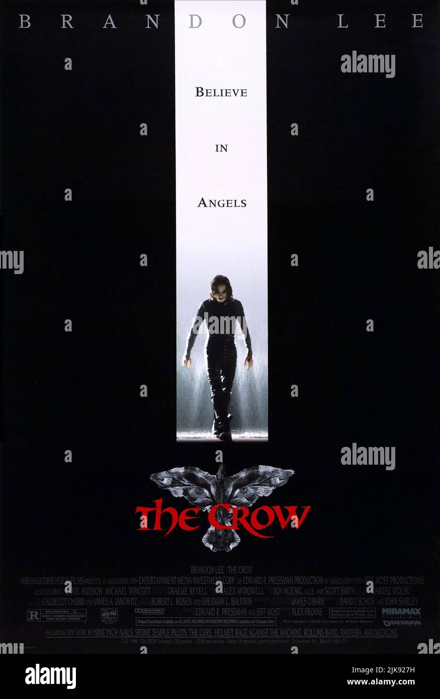 Brandon Lee Poster Film The Crow (USA 1994) Charaktere: Eric Draven Regie: Alex Proyas 11. Mai 1994 **WARNUNG** dieses Foto ist nur für redaktionelle Zwecke bestimmt und unterliegt dem Copyright von BUENA VISTA INTERNATIONAL und/oder dem Fotografen, der von der Film or Production Company beauftragt wurde. Es kann nur durch Veröffentlichungen in Verbindung mit der Werbung für den oben genannten Film reproduziert werden. Es ist eine obligatorische Gutschrift für BUENA VISTA INTERNATIONAL erforderlich. Der Fotograf sollte ebenfalls angerechnet werden, wenn er bekannt ist. Ohne schriftliche Genehmigung der Film Company kann keine kommerzielle Nutzung gewährt werden. Stockfoto