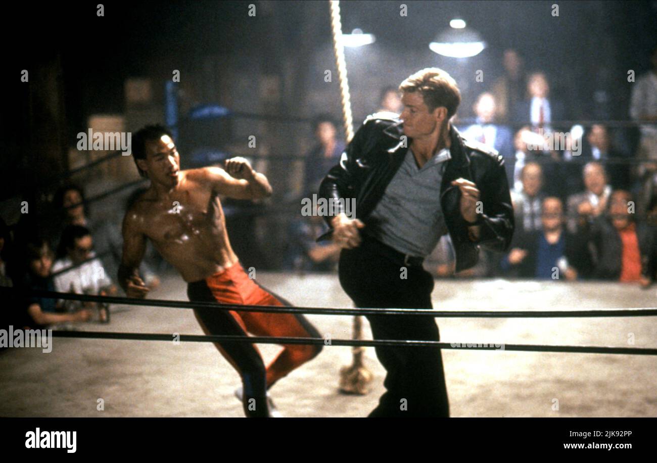 Dolph Lundgren Film: Showdown in Little Tokyo (USA 1991) Charaktere: Sgt. Chris Kenner Regie: Mark L. Lester 23. August 1991 **WARNUNG** Dieses Foto ist nur für redaktionelle Verwendung bestimmt und unterliegt dem Copyright von WARNER BROS. Und/oder des Fotografen, der von der Film- oder Produktionsfirma beauftragt wurde und nur durch Publikationen im Zusammenhang mit der Bewerbung des oben genannten Films reproduziert werden kann. Eine obligatorische Gutschrift an WARNER BROS. Ist erforderlich. Der Fotograf sollte auch bei Bekanntwerden des Fotos gutgeschrieben werden. Ohne schriftliche Genehmigung der Film Company kann keine kommerzielle Nutzung gewährt werden. Stockfoto