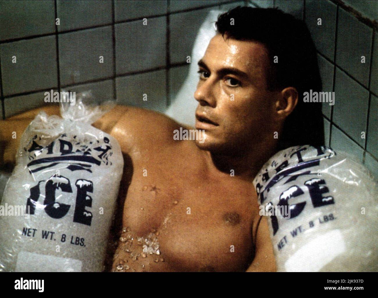 Jean-Claude Van Damme Film Universal Soldier (USA 1992) Charaktere: Luc Deveraux Regie: Roland Emmerich 10. Juli 1992 **WARNUNG** dieses Foto ist nur für redaktionelle Zwecke bestimmt und unterliegt dem Urheberrecht von CAROLCO PICTURES und/oder dem Fotografen, der von der Film- oder Produktionsgesellschaft beauftragt wurde, und kann nur durch Veröffentlichungen in Verbindung mit der Werbung für den oben genannten Film reproduziert werden. Eine obligatorische Gutschrift für CAROLCO PICTURES ist erforderlich. Der Fotograf sollte ebenfalls angerechnet werden, wenn er bekannt ist. Ohne schriftliche Genehmigung der Film Company kann keine kommerzielle Nutzung gewährt werden. Stockfoto