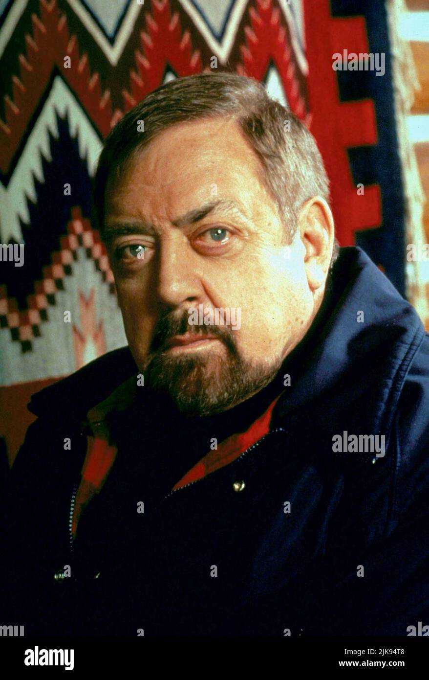 Raymond Burr Film: Die Rückkehr von Ironside (TV-FILM) Charaktere: Robert Ironside USA 1993, Regie: Gary Nelson 04 May 1993 **WARNUNG** Dieses Foto ist nur für redaktionelle Zwecke bestimmt und unterliegt dem Copyright von UNIVERSAL TV und/oder dem von der Film- oder Produktionsfirma beauftragten Fotografen und kann nur von Publikationen im Zusammenhang mit der Bewerbung des oben genannten Films reproduziert werden. Eine obligatorische Gutschrift für UNIVERSAL TV ist erforderlich. Der Fotograf sollte auch bei Bekanntwerden des Fotos gutgeschrieben werden. Ohne schriftliche Genehmigung der Film Company kann keine kommerzielle Nutzung gewährt werden. Stockfoto