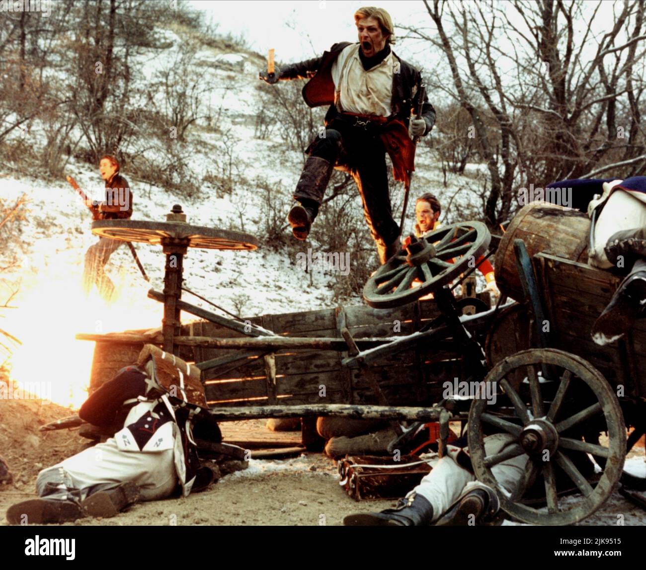 Paul Bettany & Sean Bean Television: Sharpe (1994) Charaktere: RICHARD SHARPE Regie: Tom Clegg 01 June 1994 **WARNUNG** Dieses Foto ist nur für redaktionelle Zwecke bestimmt und unterliegt dem Copyright des ZENTRALEN RUNDFUNKS und/oder des Fotografen, der von der Film- oder Produktionsgesellschaft beauftragt wurde, und kann nur von Publikationen im Zusammenhang mit der Bewerbung des oben genannten Films reproduziert werden. Eine obligatorische Gutschrift für DIE ZENTRALE ÜBERTRAGUNG ist erforderlich. Der Fotograf sollte auch bei Bekanntwerden des Fotos gutgeschrieben werden. Ohne schriftliche Genehmigung der Film Company kann keine kommerzielle Nutzung gewährt werden. Stockfoto