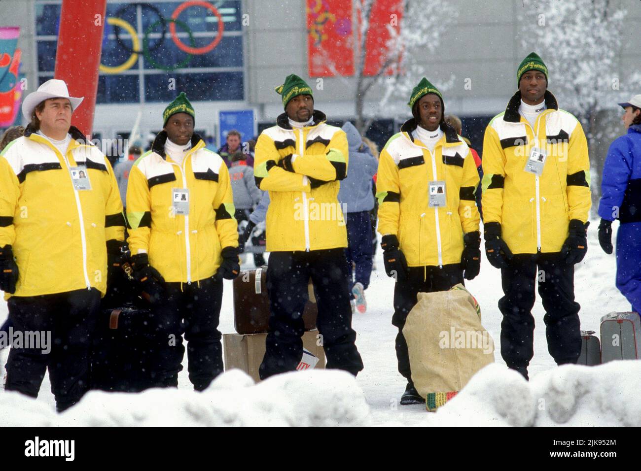 John Candy, Rawle D. Lewis, Leon Robinson, Doug E. Doug & Malik Yoba Film: Cool Runnings (USA 1993) Charaktere: Irving 'Irv' Blitzer,Junior Bevil,,Sanka Coffie & Yul Brenner Regie: Jon Turteltaub 01 October 1993 **WARNUNG** Dieses Foto ist nur für redaktionelle Zwecke bestimmt und unterliegt dem Copyright von DISNEY und/oder dem von der Film- oder Produktionsfirma beauftragten Fotografen.Es kann nur von Publikationen im Zusammenhang mit der Bewerbung des oben genannten Films reproduziert werden. Eine obligatorische Gutschrift an DISNEY ist erforderlich. Der Fotograf sollte auch bei Bekanntwerden des Fotos gutgeschrieben werden. Ohne eine kommerzielle Nutzung kann keine Verwendung gewährt werden Stockfoto