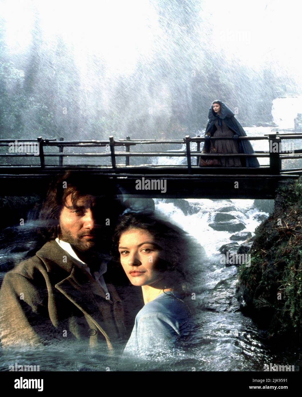 Clive Owen & Catherine Zeta Jones Film: Die Rückkehr Der Ureinwohner (1990) Charaktere: Damon Wildeve & Regie: Jack Gold 04 December 1994 **WARNUNG** Dieses Foto ist nur für redaktionelle Verwendung bestimmt und unterliegt dem Copyright der BBC und/oder des Fotografen, der von der Film- oder Produktionsfirma beauftragt wurde, und kann nur von Publikationen im Zusammenhang mit der Bewerbung des oben genannten Films reproduziert werden. Eine obligatorische Gutschrift an BBC ist erforderlich. Der Fotograf sollte auch bei Bekanntwerden des Fotos gutgeschrieben werden. Ohne schriftliche Genehmigung der Film Company kann keine kommerzielle Nutzung gewährt werden. Stockfoto