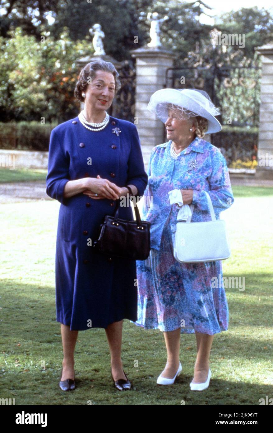 Amanda Walker & Gladys Crosbie Film: Charles and Diana: Unhappily Ever After; Charles & Diana: A Palace Divided (TV-Film) Charaktere: Queen Elizabeth II, Queen Mother USA/CAN 1992, Regie: John Power 13 December 1992 **WARNUNG** Dieses Foto ist nur für redaktionelle Zwecke bestimmt und unterliegt dem Copyright von ABC und/oder des Fotografen, der von der Film- oder Produktionsfirma beauftragt wurde, und kann nur von Publikationen im Zusammenhang mit der Bewerbung des oben genannten Films reproduziert werden. Eine obligatorische Gutschrift an ABC ist erforderlich. Der Fotograf sollte auch bei Bekanntwerden des Fotos gutgeschrieben werden. Ohne kann keine kommerzielle Nutzung gewährt werden Stockfoto