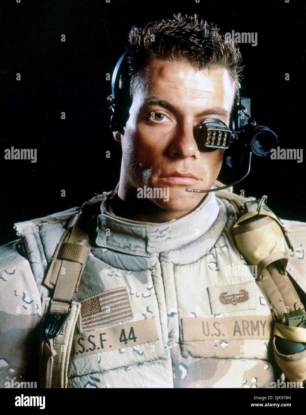 Jean-Claude Van Damme Film Universal Soldier (USA 1992) Charaktere: Luc Deveraux Regie: Roland Emmerich 10. Juli 1992 **WARNUNG** dieses Foto ist nur für redaktionelle Zwecke bestimmt und unterliegt dem Urheberrecht von CAROLCO PICTURES und/oder dem Fotografen, der von der Film- oder Produktionsgesellschaft beauftragt wurde, und kann nur durch Veröffentlichungen in Verbindung mit der Werbung für den oben genannten Film reproduziert werden. Eine obligatorische Gutschrift für CAROLCO PICTURES ist erforderlich. Der Fotograf sollte ebenfalls angerechnet werden, wenn er bekannt ist. Ohne schriftliche Genehmigung der Film Company kann keine kommerzielle Nutzung gewährt werden. Stockfoto