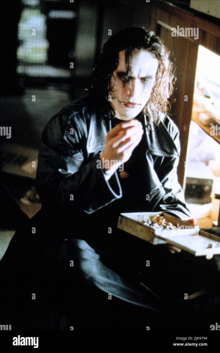 Brandon Lee Film The Crow (USA 1994) Charaktere: Eric Draven Regie: Alex Proyas 11. Mai 1994 **WARNUNG** dieses Foto ist nur für redaktionelle Zwecke bestimmt und unterliegt dem Copyright von BUENA VISTA INTERNATIONAL und/oder dem Fotografen, der von der Film- oder Produktionsgesellschaft beauftragt wurde. Es kann nur durch Veröffentlichungen in Verbindung mit der Werbung für den oben genannten Film reproduziert werden. Es ist eine obligatorische Gutschrift für BUENA VISTA INTERNATIONAL erforderlich. Der Fotograf sollte ebenfalls angerechnet werden, wenn er bekannt ist. Ohne schriftliche Genehmigung der Film Company kann keine kommerzielle Nutzung gewährt werden. Stockfoto