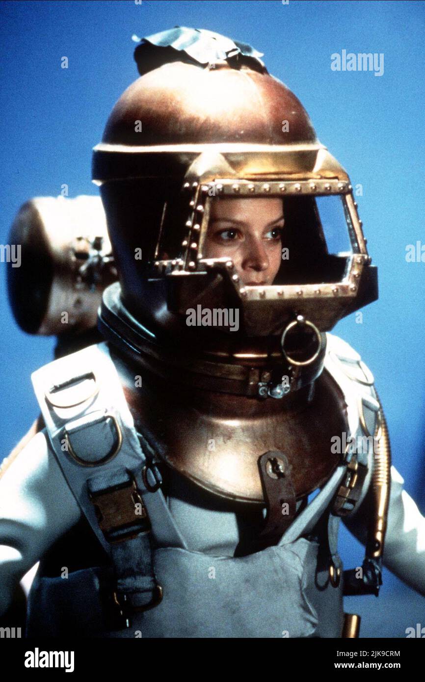 Julie Cox Film: 20.000 Leagues under the Sea (TV-Film) USA 1997, / Literaturverfilmung (nach dem Buch von Jules Verne) Regie: Michael Anderson 23 March 1997 **WARNUNG** Dieses Foto ist nur für redaktionelle Zwecke bestimmt und unterliegt dem Copyright von MARKENZEICHEN ENTERTAINMENT und/oder des Fotografen, der von der Film- oder Produktionsfirma beauftragt wurde und darf nur von Publikationen im Zusammenhang mit der Bewerbung des oben genannten Films reproduziert werden. Eine obligatorische Gutschrift für DIE „HALLMARK ENTERTAINMENT“ ist erforderlich. Der Fotograf sollte auch bei Bekanntwerden des Fotos gutgeschrieben werden. Ohne schriftliche Genehmigung kann keine kommerzielle Nutzung gewährt werden Stockfoto