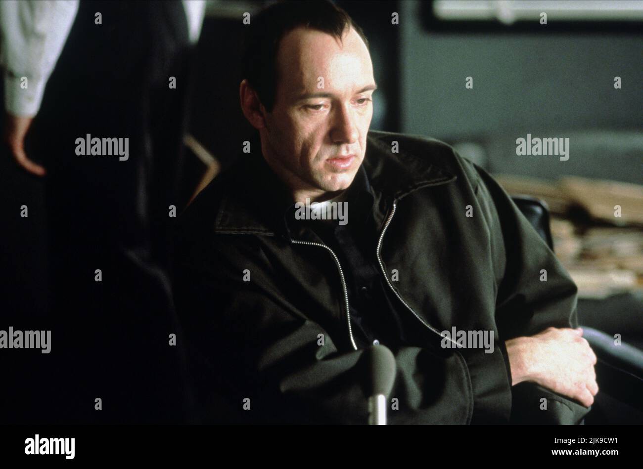 Kevin Spacey Film The usual Suspects (USA/DE 1995) Charaktere: Roger 'Verbal' Kint Regie: Bryan Singer 25 Januar 1995 **WARNUNG** dieses Foto ist nur für redaktionelle Zwecke bestimmt und unterliegt dem Urheberrecht der RECHTSCHREIBUNG von Filmen INTERNATIONAL und/oder des von der Film or Production Company beauftragten Fotografen und kann nur durch Veröffentlichungen in Verbindung mit der Werbung für den oben genannten Film reproduziert werden. Es ist eine obligatorische Gutschrift für die RECHTSCHREIBWEISE von Filmen INTERNATIONAL erforderlich. Der Fotograf sollte ebenfalls angerechnet werden, wenn er bekannt ist. Ohne schriftliche Genehmigung der Film Company kann keine kommerzielle Nutzung gewährt werden. Stockfoto