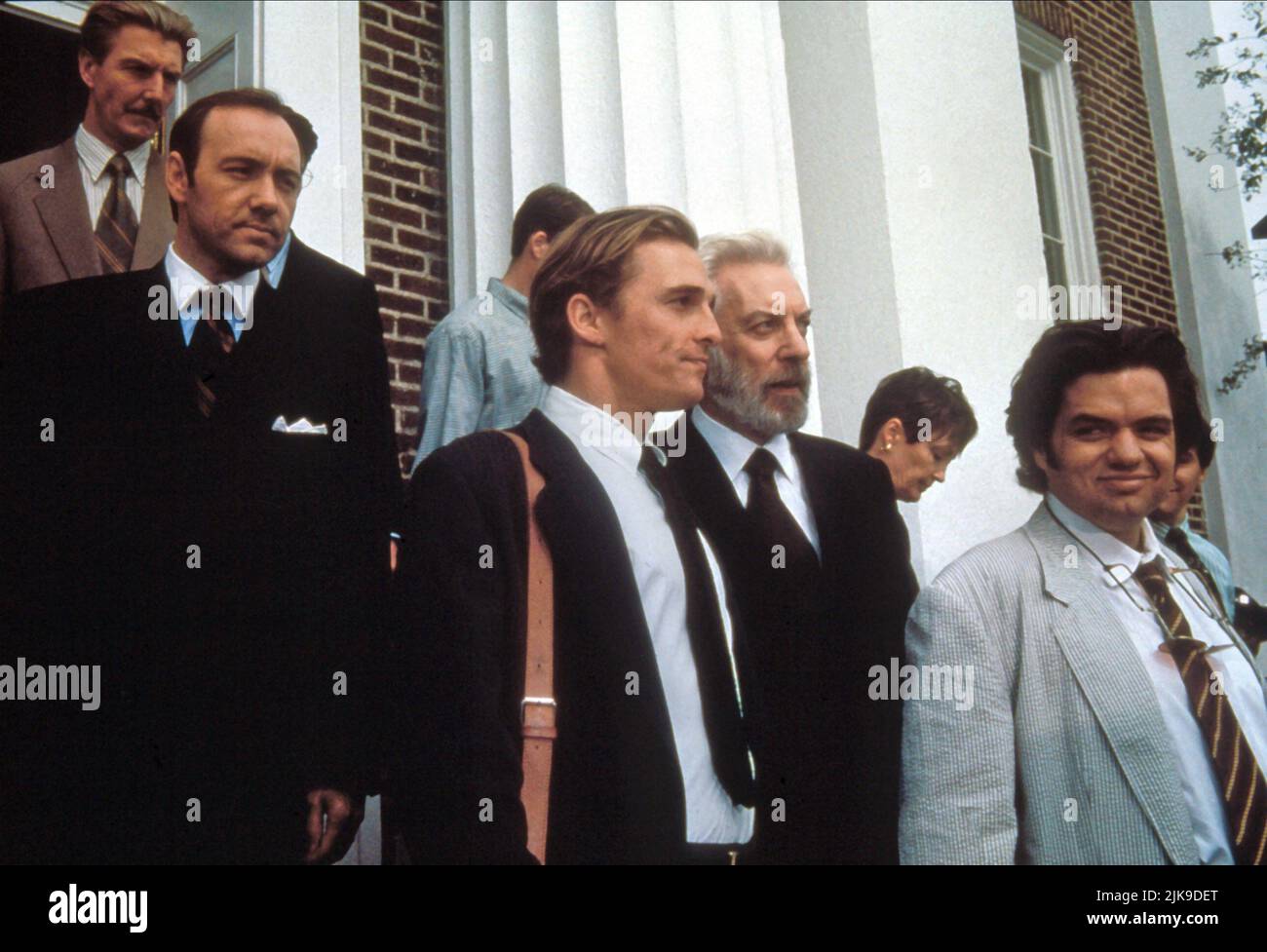 Kevin Spacey, Matthew McConaughey, Donald Sutherland & Oliver Platt Film: A Time to Kill (USA 1996) Charaktere: D.A. Rufus Buckley, Jake Tyler Brigance, Lucien Wilbanks, Harry Rex Vonner Regie: Joel Schumacher 24 July 1996 **WARNUNG** Dieses Foto ist nur für redaktionelle Verwendung bestimmt und unterliegt dem Copyright von WARNER BROS. Und/oder des Fotografen, der von der Film- oder Produktionsfirma beauftragt wurde und nur durch Publikationen im Zusammenhang mit der Bewerbung des oben genannten Films reproduziert werden kann. Eine obligatorische Gutschrift an WARNER BROS. Ist erforderlich. Der Fotograf sollte auch bei Bekanntwerden des Fotos gutgeschrieben werden. Kein kommerzielles US Stockfoto