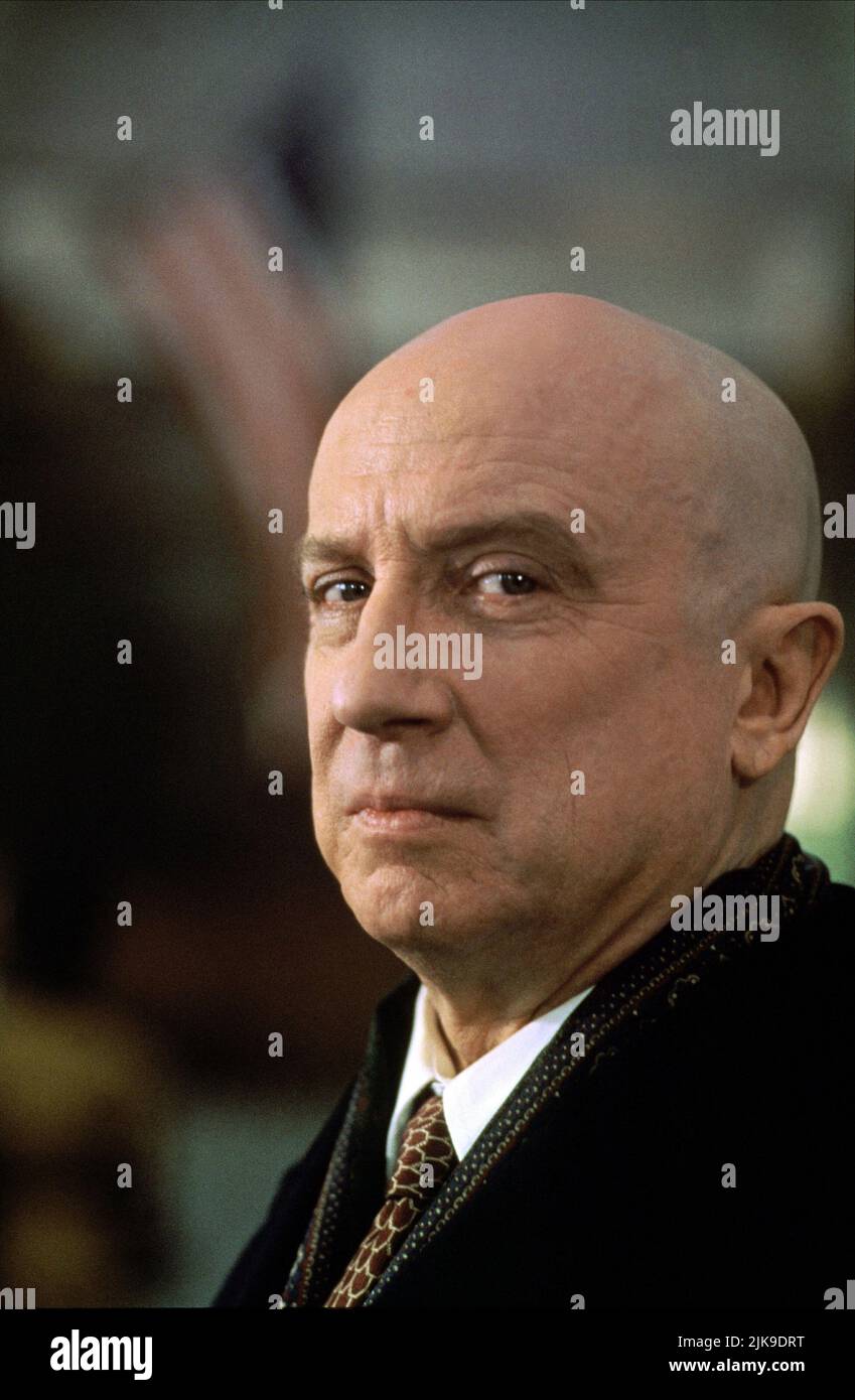 George Hearn Film Annie: A Royal Adventure (1995) Charaktere: Oliver 'Daddy' Warbucks Regie: Ian Toynton 18. November 1995 **WARNUNG** dieses Foto ist nur für redaktionelle Zwecke bestimmt und unterliegt dem Copyright von TRISTAR und/oder dem Fotografen, der von der Film- oder Produktionsgesellschaft zugewiesen wurde. Es ist eine obligatorische Gutschrift für TRISTAR erforderlich. Der Fotograf sollte ebenfalls angerechnet werden, wenn er bekannt ist. Ohne schriftliche Genehmigung der Film Company kann keine kommerzielle Nutzung gewährt werden. Stockfoto