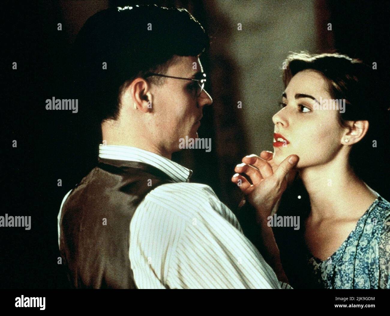 Robert Sean Leonard & Cara Buono Film: Killer: A Journal of Murder (1996) Charaktere: Henry Lesser & Esther Lesser Regie: Tim Metcalfe 06. September 1996 **WARNUNG** Dieses Foto ist nur für redaktionelle Zwecke bestimmt und unterliegt dem Copyright der ERSTEN INDEPENDANT-FILME und/oder des Fotografen, der von der Film- oder Produktionsfirma beauftragt wurde und darf nur von Publikationen im Zusammenhang mit der Bewerbung des oben genannten Films reproduziert werden. Für DIE ERSTEN INDEPENDANT-FILME ist eine obligatorische Gutschrift erforderlich. Der Fotograf sollte auch bei Bekanntwerden des Fotos gutgeschrieben werden. Eine kommerzielle Nutzung kann ohne schriftliche Genehmigung von nicht gewährt werden Stockfoto