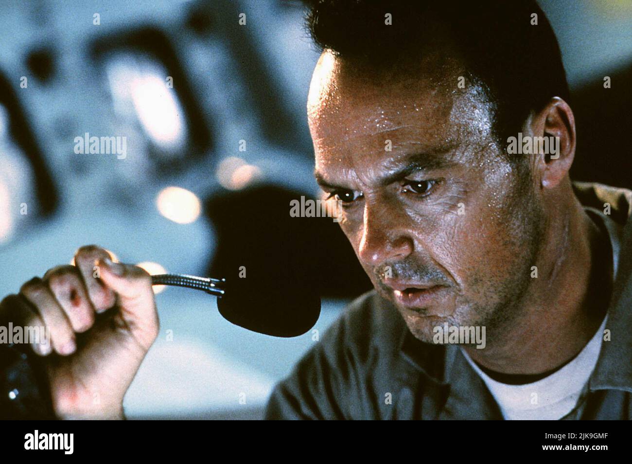 Michael Keaton Film Desperate Measures (1998) Charaktere: Peter McCabe Regie: Barbet Schroeder 30. Januar 1998 **WARNUNG** dieses Foto ist nur für redaktionelle Zwecke bestimmt und unterliegt dem Urheberrecht von TRISTAR PICTURES und/oder dem Fotografen, der von der Film- oder Produktionsgesellschaft beauftragt wurde, und kann nur durch Veröffentlichungen in Verbindung mit der Werbung für den obigen Film reproduziert werden. Es ist eine obligatorische Gutschrift für TRISTAR PICTURES erforderlich. Der Fotograf sollte ebenfalls angerechnet werden, wenn er bekannt ist. Ohne schriftliche Genehmigung der Film Company kann keine kommerzielle Nutzung gewährt werden. Stockfoto