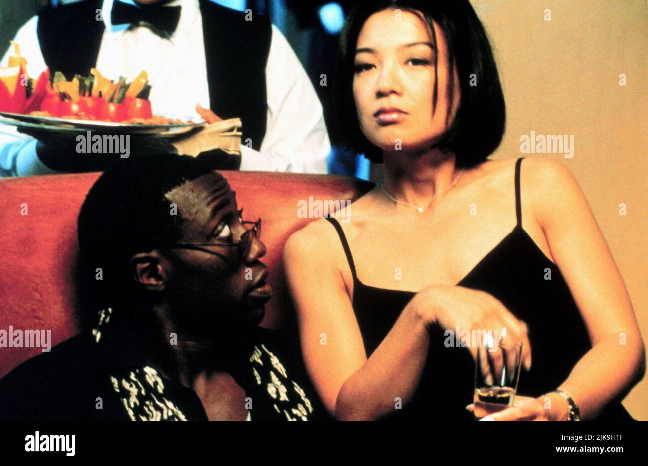 Wesley Snipes & Ming-Na Wen Film: One Night Stand (1997) Charaktere: Max Carlyle & Regie: Mike Figgis 31. August 1997 **WARNUNG** Dieses Foto ist nur für redaktionelle Zwecke bestimmt und unterliegt dem Copyright der NEUEN LINIE und/oder des Fotografen, der von der Film- oder Produktionsfirma beauftragt wurde, und kann nur von Publikationen im Zusammenhang mit der Bewerbung des oben genannten Films reproduziert werden. Eine obligatorische Gutschrift für NEUE POSITION ist erforderlich. Der Fotograf sollte auch bei Bekanntwerden des Fotos gutgeschrieben werden. Ohne schriftliche Genehmigung der Film Company kann keine kommerzielle Nutzung gewährt werden. Stockfoto