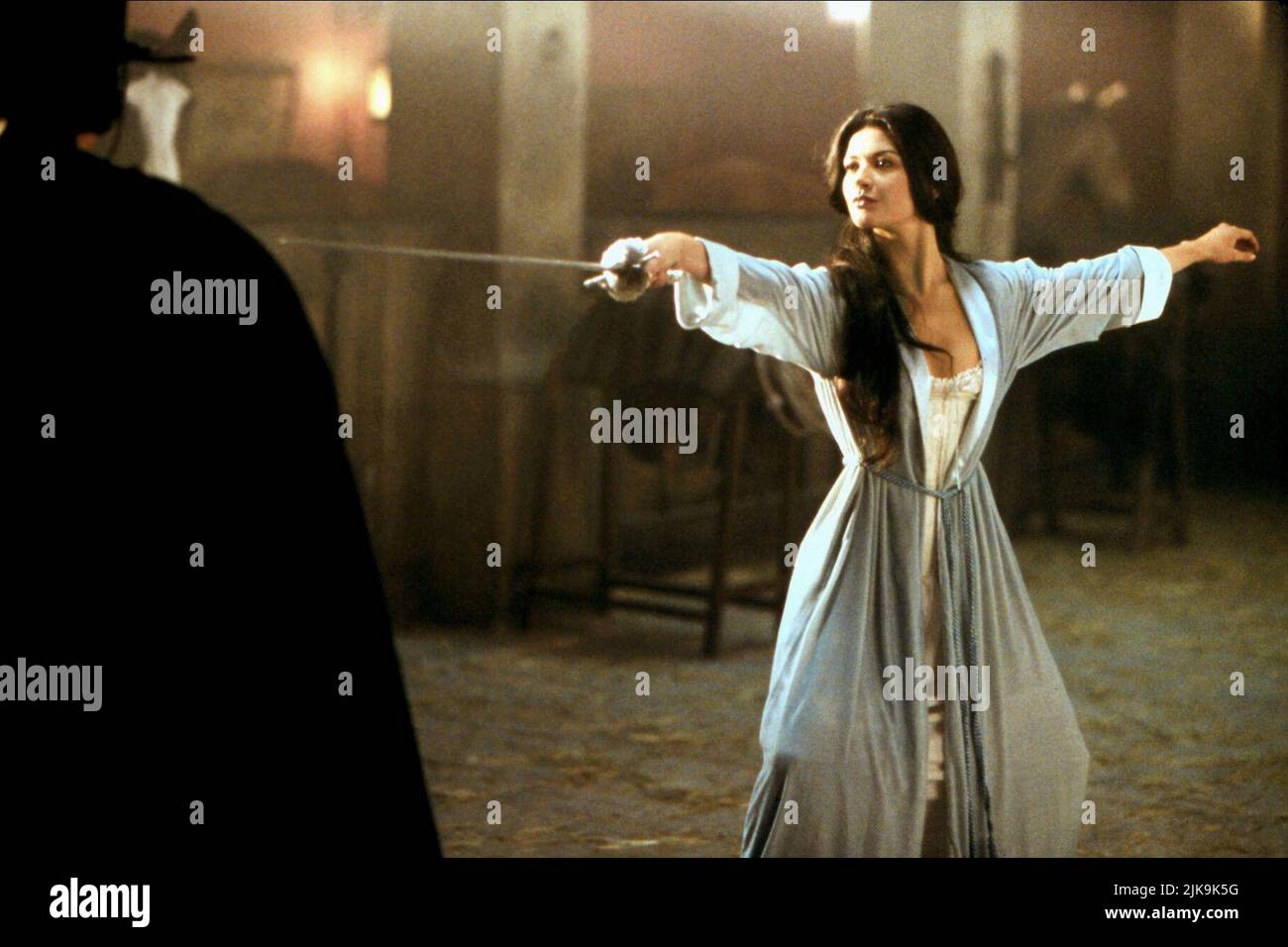 Antonio Banderas & Catherine Zeta-Jones Film die Maske von Zorro (USA/DE 1998) Regie: Martin Campbell 17. Juli 1998 **WARNUNG** dieses Foto ist nur für redaktionelle Zwecke bestimmt und unterliegt dem Copyright von TRISTAR PICTURES und/oder dem Fotografen, der von der Film- oder Produktionsgesellschaft beauftragt wurde. Es kann nur durch Veröffentlichungen in Verbindung mit der Werbung für den oben genannten Film reproduziert werden. Es ist eine obligatorische Gutschrift für TRISTAR PICTURES erforderlich. Der Fotograf sollte ebenfalls angerechnet werden, wenn er bekannt ist. Ohne schriftliche Genehmigung der Film Company kann keine kommerzielle Nutzung gewährt werden. Stockfoto