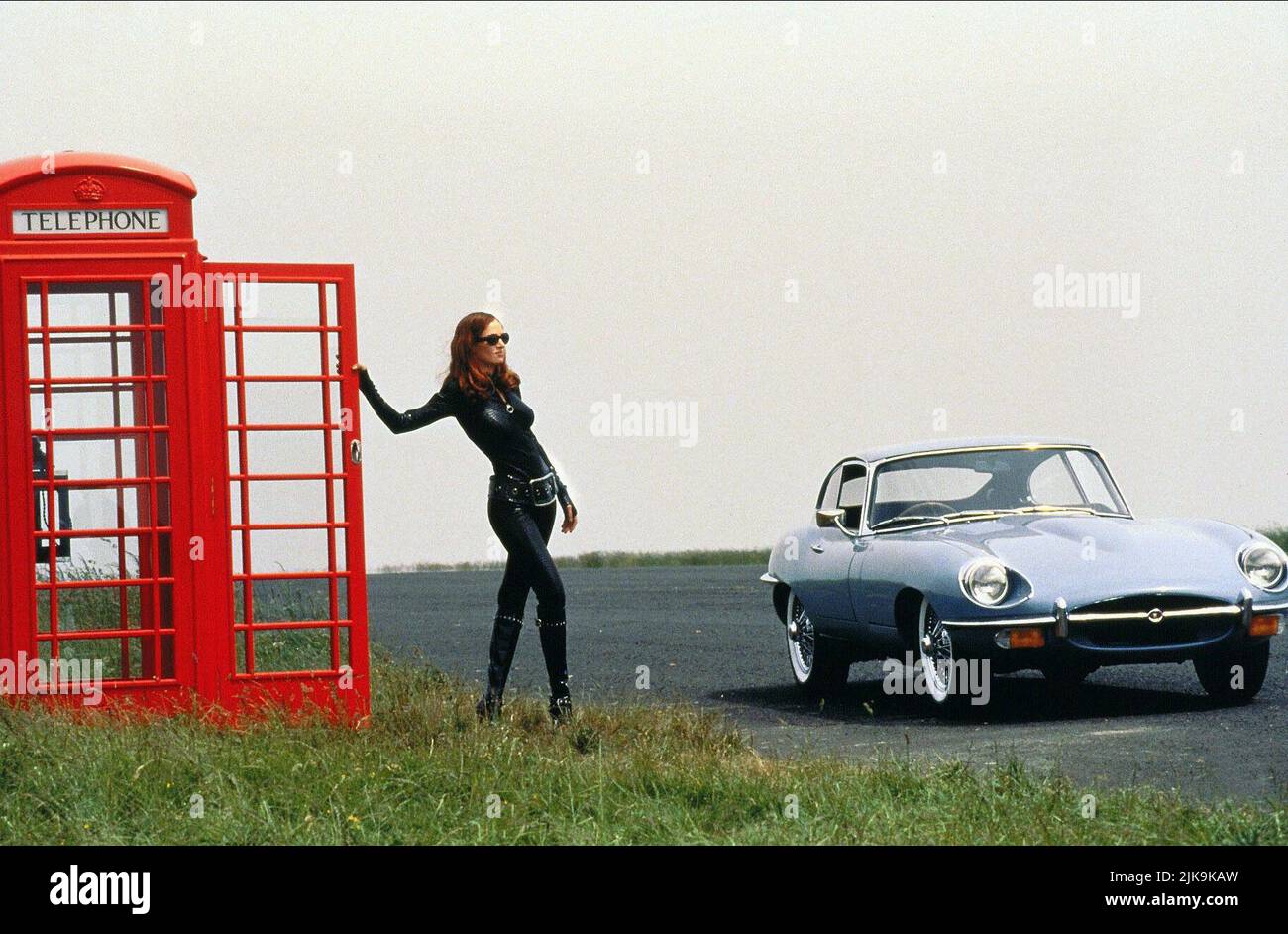 UMA Thurman Film The Avengers (USA 1998) Charaktere: Emma Peel Regie: Jeremiah S. Chechik 13. August 1998 **WARNUNG** dieses Foto ist nur für redaktionelle Zwecke bestimmt und urheberrechtlich geschützt von WARNER BROS. Und/oder dem von der Film- oder Produktionsgesellschaft beauftragten Fotografen und dürfen nur durch Veröffentlichungen in Verbindung mit der Werbung für den oben genannten Film reproduziert werden. Eine obligatorische Gutschrift an WARNER BROS. Ist erforderlich. Der Fotograf sollte ebenfalls angerechnet werden, wenn er bekannt ist. Ohne schriftliche Genehmigung der Film Company kann keine kommerzielle Nutzung gewährt werden. Stockfoto