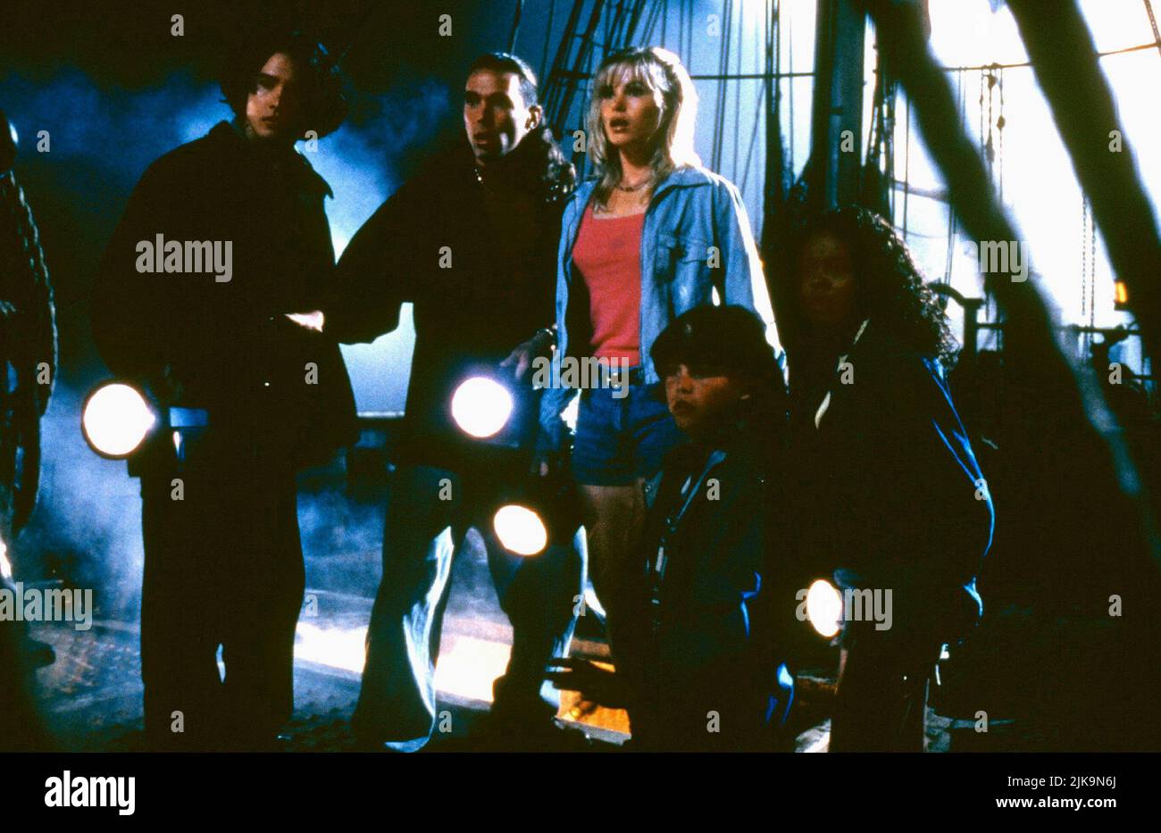 Johnny Yong Bosch, Jason David Frank, Nakia Burrise & Blake Foster Film: Turbo: A Power Rangers Movie (USA/JP 1997) Charaktere: Adam Park,Tommy Oliver,Tanya Sloan (Yellow Ranger),Justin Stewart (Blue Ranger) Regie: Shuki Levy & David Winning 28 March 1997 **WARNUNG** Dieses Foto ist nur für den redaktionellen Gebrauch bestimmt und unterliegt dem Copyright von 20. CENTURY FOX und/oder des Fotografen, der von der Film- oder Produktionsfirma beauftragt wurde, und kann nur durch Publikationen im Zusammenhang mit der Bewerbung des oben genannten Films reproduziert werden. Eine obligatorische Gutschrift an 20. CENTURY FOX ist erforderlich. Der Fotograf sollte auch Stockfoto