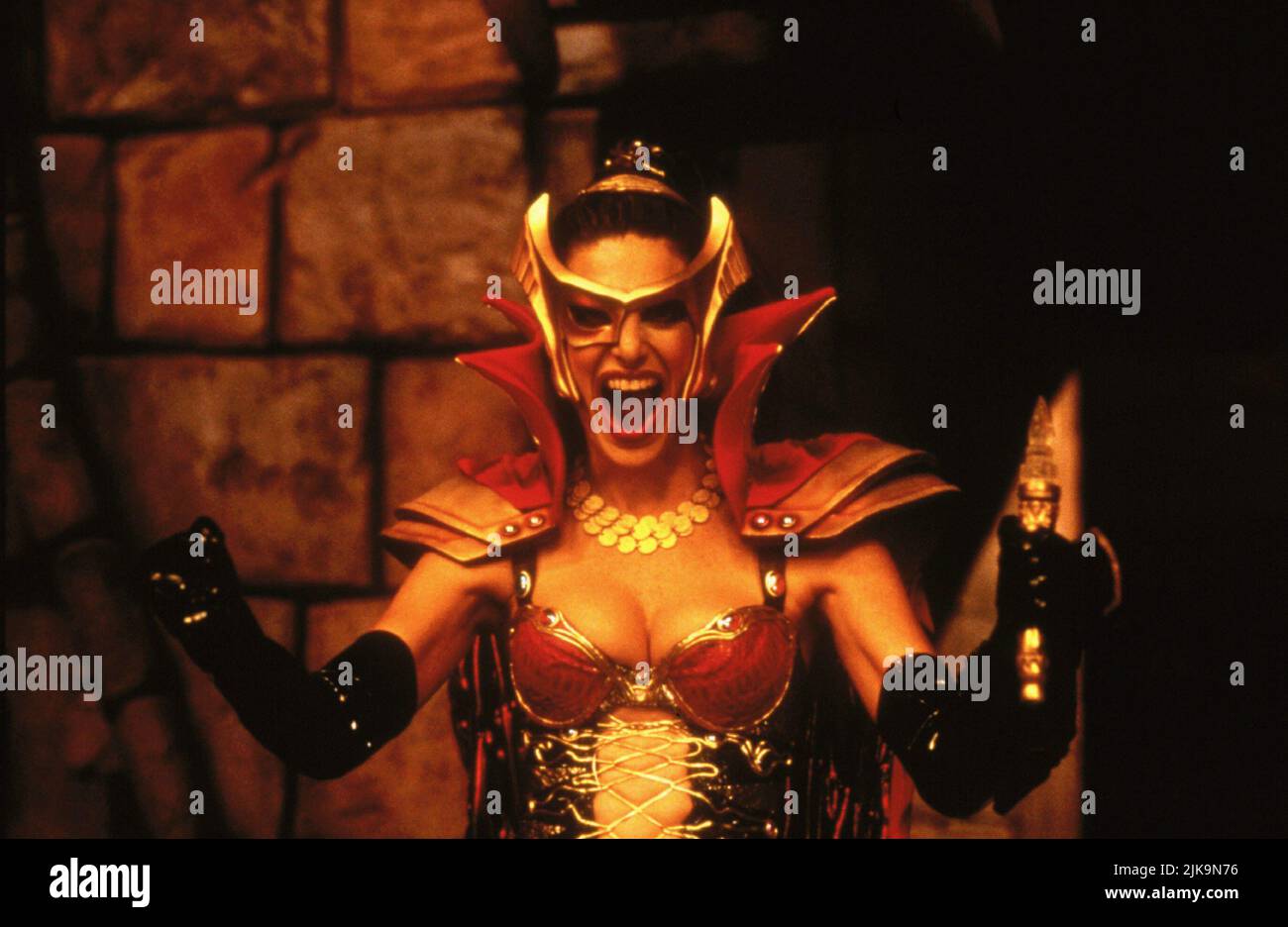 Hilary Shepard Film Turbo: A Power Rangers Movie (USA/JP 1997) Charaktere: Divatox Regie: Shuki Levy & David Gewinner 28. März 1997 **WARNUNG** dieses Foto ist nur für redaktionelle Zwecke bestimmt und unterliegt dem Copyright von 20TH CENTURY FOX und/oder dem Fotografen, der von der Film oder Production Company zugewiesen wurde. Eine obligatorische Gutschrift für 20TH CENTURY FOX ist erforderlich. Der Fotograf sollte ebenfalls angerechnet werden, wenn er bekannt ist. Ohne schriftliche Genehmigung der Film Company kann keine kommerzielle Nutzung gewährt werden. Stockfoto