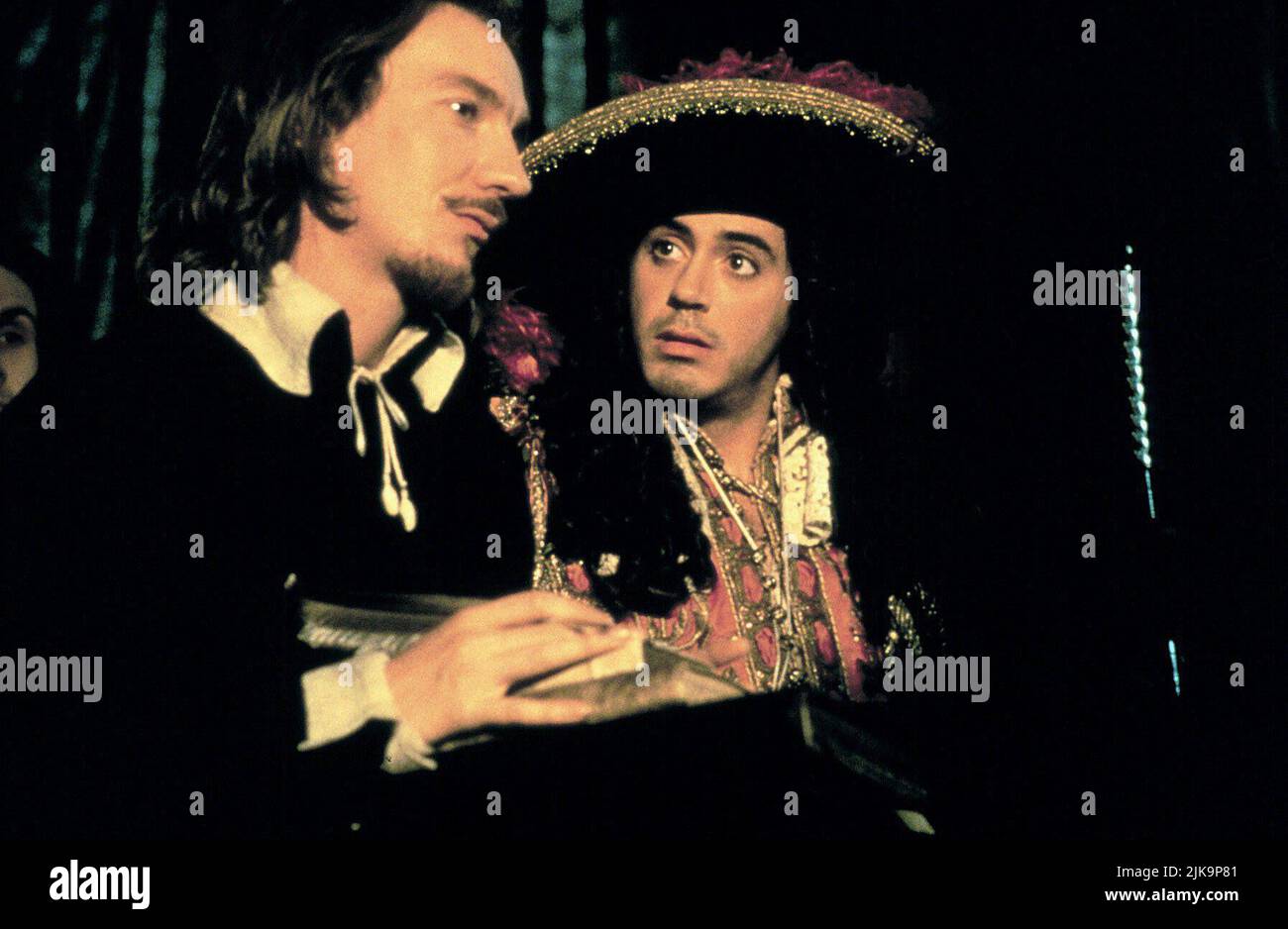 David Thewlis, Robert Downey Jr Film Restoration (1996) Charaktere: John Pearce, Regie: Michael Hoffman 29. Dezember 1995 **WARNUNG** dieses Foto ist nur für redaktionelle Zwecke bestimmt und unterliegt dem Urheberrecht von OXFORD Film und/oder dem Fotografen, der von der Film or Production Company zugewiesen wurde. Eine obligatorische Gutschrift für OXFORD Film ist erforderlich. Der Fotograf sollte ebenfalls angerechnet werden, wenn er bekannt ist. Ohne schriftliche Genehmigung der Film Company kann keine kommerzielle Nutzung gewährt werden. Stockfoto