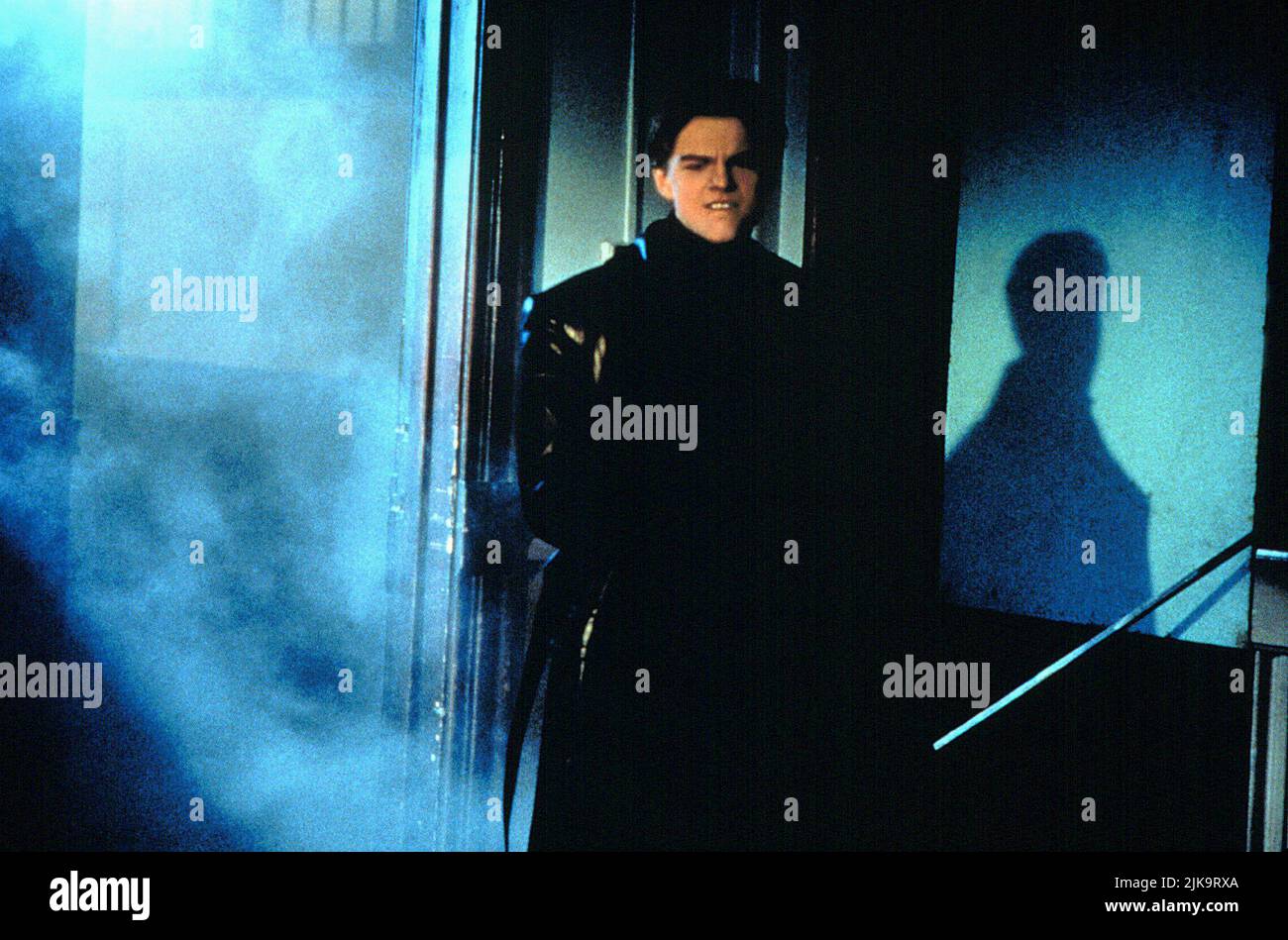 Leonardo Dicaprio Film The Basketball Diaries (1995) Charaktere: Jim Carroll Regie: Scott Kalvert 21. April 1995 **WARNUNG** dieses Foto ist nur für redaktionelle Zwecke bestimmt und unterliegt dem Urheberrecht der NEUEN ZEILE und/oder des Fotografen, der von der Film or Production Company zugewiesen wurde. Es kann nur durch Veröffentlichungen in Verbindung mit der Werbung für den oben genannten Film reproduziert werden. Eine obligatorische Gutschrift für EINE NEUE POSITION ist erforderlich. Der Fotograf sollte ebenfalls angerechnet werden, wenn er bekannt ist. Ohne schriftliche Genehmigung der Film Company kann keine kommerzielle Nutzung gewährt werden. Stockfoto