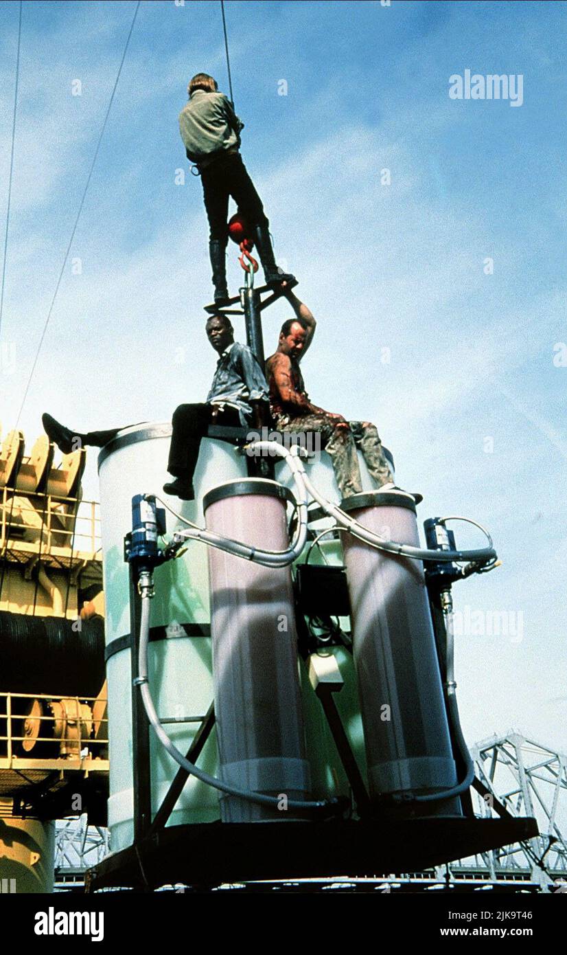 Bruce Willis & Samuel L. Jackson Film: Die Hard: With A Vengeance; die Hard 3 (USA 1995) Charaktere: John McClane,Zeus Carver Regie: John McTiernan 15 May 1995 **WARNUNG** Dieses Foto ist nur für den redaktionellen Gebrauch bestimmt und unterliegt dem Copyright von 20. CENTURY FOX und/oder des Fotografen, der von der Film- oder Produktionsfirma beauftragt wurde, und kann nur durch Publikationen im Zusammenhang mit der Bewerbung des oben genannten Films reproduziert werden. Eine obligatorische Gutschrift an 20. CENTURY FOX ist erforderlich. Der Fotograf sollte auch bei Bekanntwerden des Fotos gutgeschrieben werden. Ohne schriftliche Genehmigung der Fil kann keine kommerzielle Nutzung gewährt werden Stockfoto