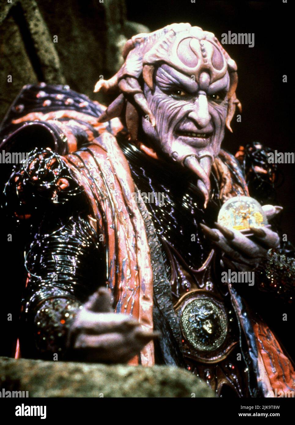 Paul Freeman Film Mighty Morphin Power Rangers: The Movie (USA/aus/JP 1995) Charaktere: Ivan ooze Regisseur: Bryan Spicer 30. Juni 1995 **WARNUNG** dieses Foto ist nur für redaktionelle Zwecke bestimmt und unterliegt dem Copyright von 20TH CENTURY FOX und/oder dem Fotografen, der von der Film or Production Company zugewiesen wurde. Eine obligatorische Gutschrift für 20TH CENTURY FOX ist erforderlich. Der Fotograf sollte ebenfalls angerechnet werden, wenn er bekannt ist. Ohne schriftliche Genehmigung der Film Company kann keine kommerzielle Nutzung gewährt werden. Stockfoto