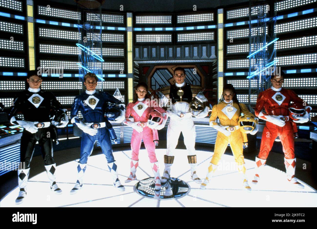 Johnny Yong Bosch, David Yost, Amy Jo Johnson, Jason David Frank, Karan Ashley & Steve Cardenas Film: Mighty Morphin Power Rangers: The Movie (USA/AUS/JP 1995) Charaktere: Adam Park,Billy Cranston,Kimberly Hart,Tommy Oliver,Aisha Campbell,Rocky DeSantos Regie: Bryan Spicer 30 June 1995 **WARNUNG** Dieses Foto ist nur für den redaktionellen Gebrauch bestimmt und unterliegt dem Copyright von 20. CENTURY FOX und/oder des Fotografen, der von der Film- oder Produktionsfirma beauftragt wurde und darf nur durch Publikationen im Zusammenhang mit der Bewerbung des oben genannten Films reproduziert werden. Eine obligatorische Gutschrift an 20. CENTURY FOX ist erforderlich Stockfoto