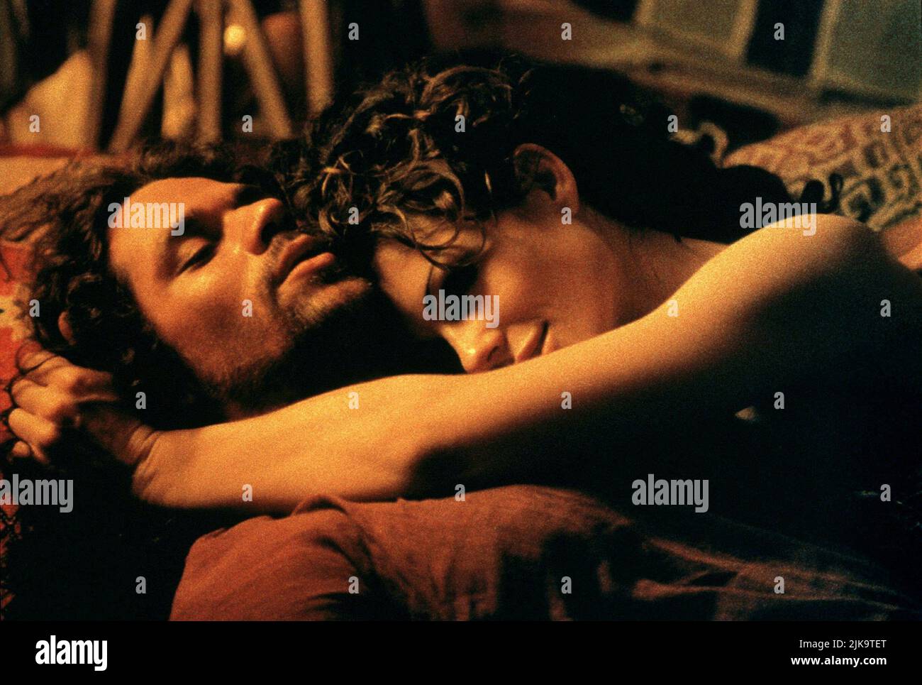 Eric Thal & Elizabeth Hurley Film: Samson and Delilah (TV-Film) Charaktere: Samson, Delilah USA/IT/De 1996, Regie: Nicolas Roeg 08 December 1996 **WARNUNG** Dieses Foto ist nur für redaktionelle Zwecke bestimmt und unterliegt dem Copyright von BETA FILMTURNER BILDERN und/oder dem Fotografen, der von der Film- oder Produktionsfirma beauftragt wurde und darf nur durch Publikationen im Zusammenhang mit der Bewerbung des oben genannten Films reproduziert werden. Eine obligatorische Gutschrift für DIE BETAVERSION von FILMTURNER-BILDERN ist erforderlich. Der Fotograf sollte auch bei Bekanntwerden des Fotos gutgeschrieben werden. Eine kommerzielle Nutzung kann ohne schriftliche Genehmigung des nicht gewährt werden Stockfoto