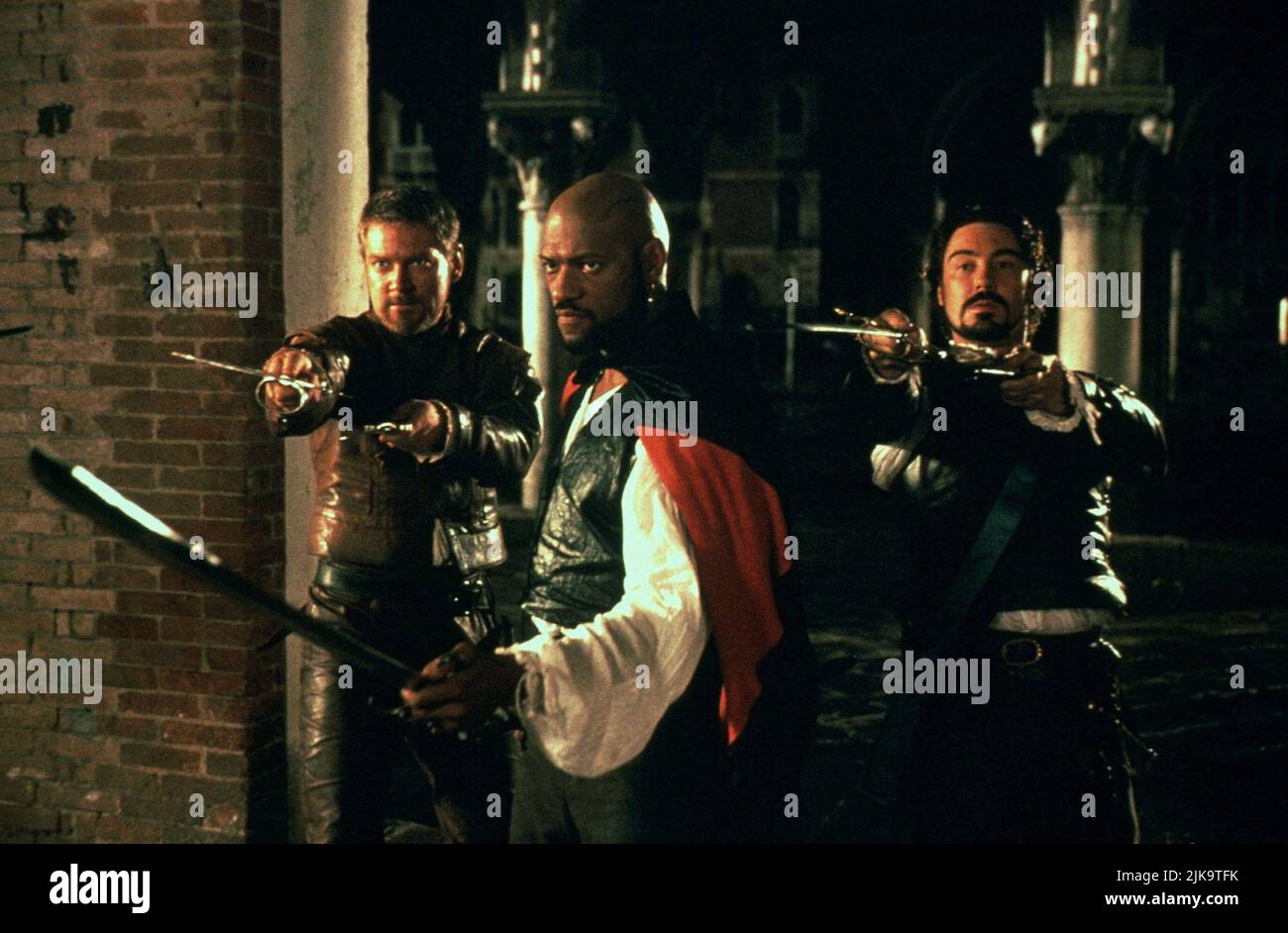 Kenneth Branagh, Laurence Fishburne & Nathaniel Parker Film: Othello (1997) Charaktere: Iago, Othello, Cassio Regie: Oliver Parker 15 December 1995 **WARNUNG** Dieses Foto ist nur für redaktionelle Verwendung bestimmt und unterliegt dem Copyright von CASTLE ROCK und/oder des Fotografen, der von der Film- oder Produktionsfirma beauftragt wurde und kann nur durch Publikationen im Zusammenhang mit der Bewerbung des oben genannten Films reproduziert werden. Eine obligatorische Gutschrift für CASTLE ROCK ist erforderlich. Der Fotograf sollte auch bei Bekanntwerden des Fotos gutgeschrieben werden. Ohne schriftliche Genehmigung der Film Company kann keine kommerzielle Nutzung gewährt werden. Stockfoto