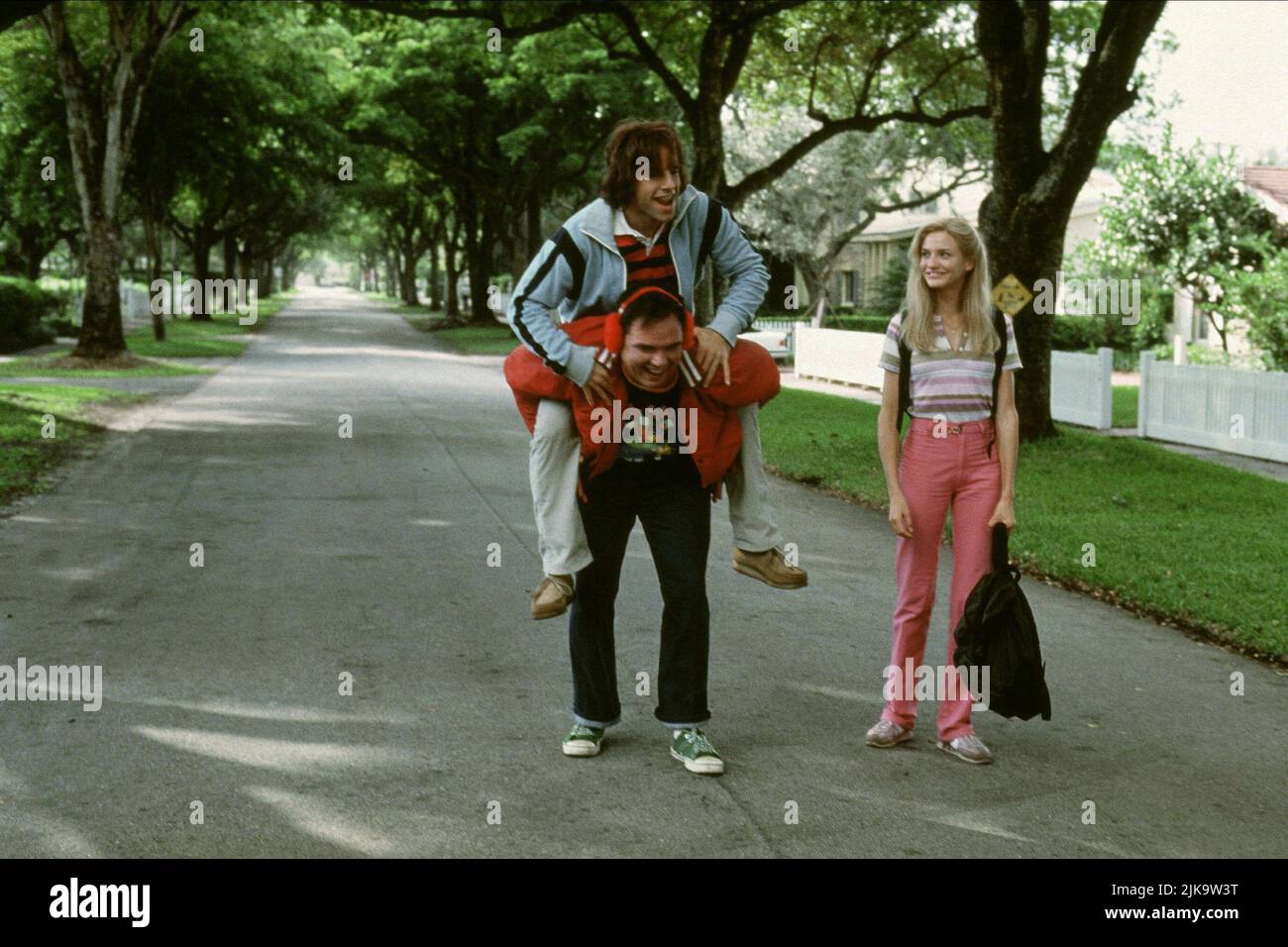 Ben Stiller, W. Earl Brown & Cameron Diaz Film: There'S Something About Mary (USA 1998) Charaktere: Ted,Warren & Mary Regie: Bobby Farelly & Peter Farrelly 15 July 1998 **WARNUNG** Dieses Foto ist nur für den redaktionellen Gebrauch bestimmt und unterliegt dem Copyright von 20. CENTURY FOX und/oder des Fotografen, der von der Film- oder Produktionsfirma beauftragt wurde und darf nur durch Publikationen im Zusammenhang mit der Bewerbung des oben genannten Films reproduziert werden. Eine obligatorische Gutschrift an 20. CENTURY FOX ist erforderlich. Der Fotograf sollte auch bei Bekanntwerden des Fotos gutgeschrieben werden. Ohne schriftliche Genehmigung kann keine kommerzielle Nutzung gewährt werden Stockfoto