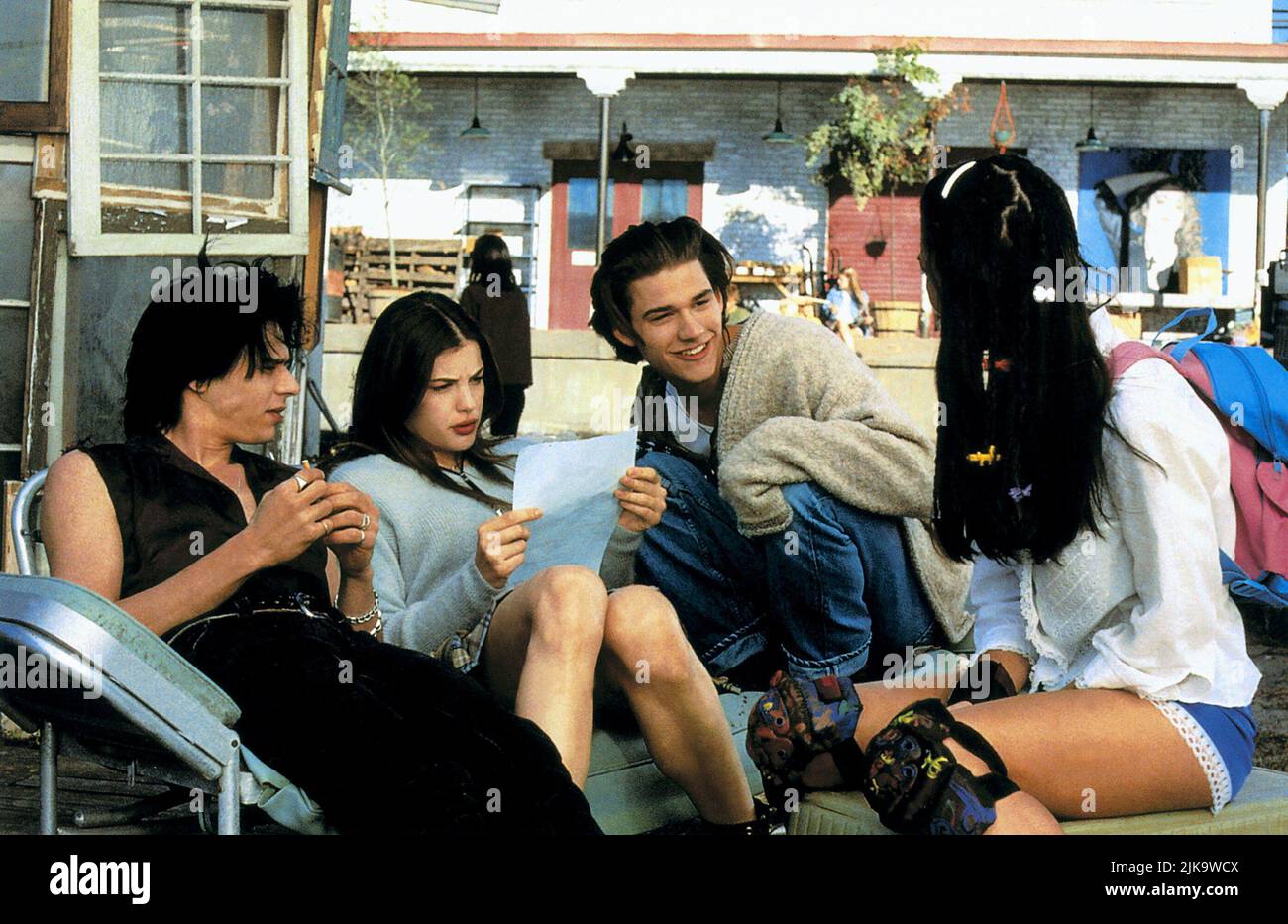 Coyote Shivers, Liv Tyler, Johnny Whitworth & Dianna Miranda Film Empire Records (1995) Charaktere: Berko,Corey Mason,A.J. & Lilly 22. September 1995 **WARNUNG** dieses Foto ist nur für redaktionelle Zwecke bestimmt und unterliegt dem Copyright von WARNER BROS und/oder dem Fotografen, der von der Film or Production Company zugewiesen wurde. Eine obligatorische Gutschrift für WARNER BROS ist erforderlich. Der Fotograf sollte ebenfalls angerechnet werden, wenn er bekannt ist. Ohne schriftliche Genehmigung der Film Company kann keine kommerzielle Nutzung gewährt werden. Stockfoto