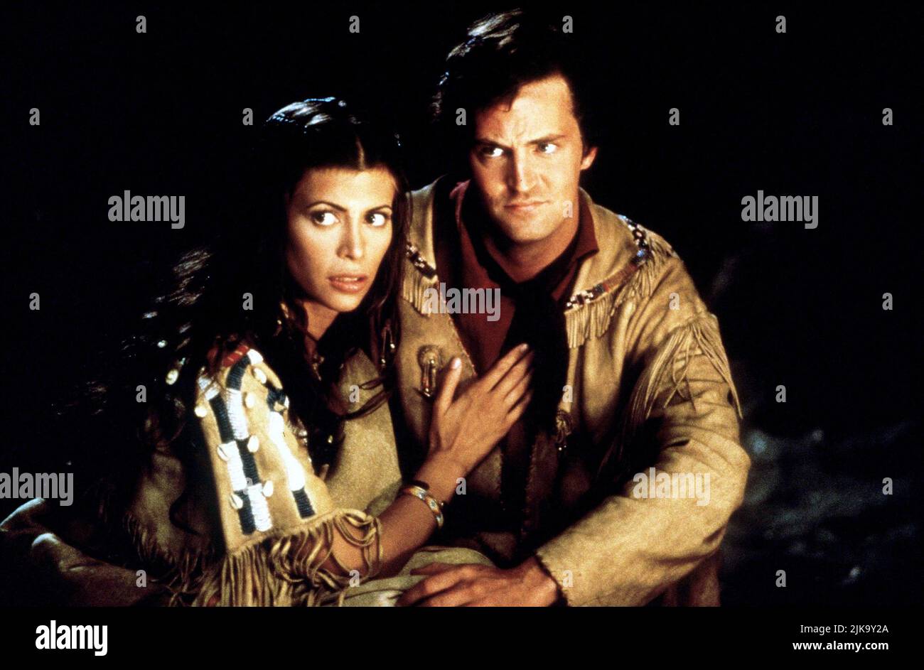 Lisa Barbuscia & Matthew Perry Film Fast Heroes (1998) Charaktere: Shaquinna, Leslie Edwards Regie: Christopher Guest 29. Mai 1998 **WARNUNG** dieses Foto ist nur für redaktionelle Zwecke bestimmt und unterliegt dem Copyright von WARNER BROS und/oder dem Fotografen, der von der Film- oder Produktionsgesellschaft zugewiesen wurde. Es kann nur durch Veröffentlichungen in Verbindung mit der Werbung für den oben genannten Film reproduziert werden. Eine obligatorische Gutschrift für WARNER BROS ist erforderlich. Der Fotograf sollte ebenfalls angerechnet werden, wenn er bekannt ist. Ohne schriftliche Genehmigung der Film Company kann keine kommerzielle Nutzung gewährt werden. Stockfoto