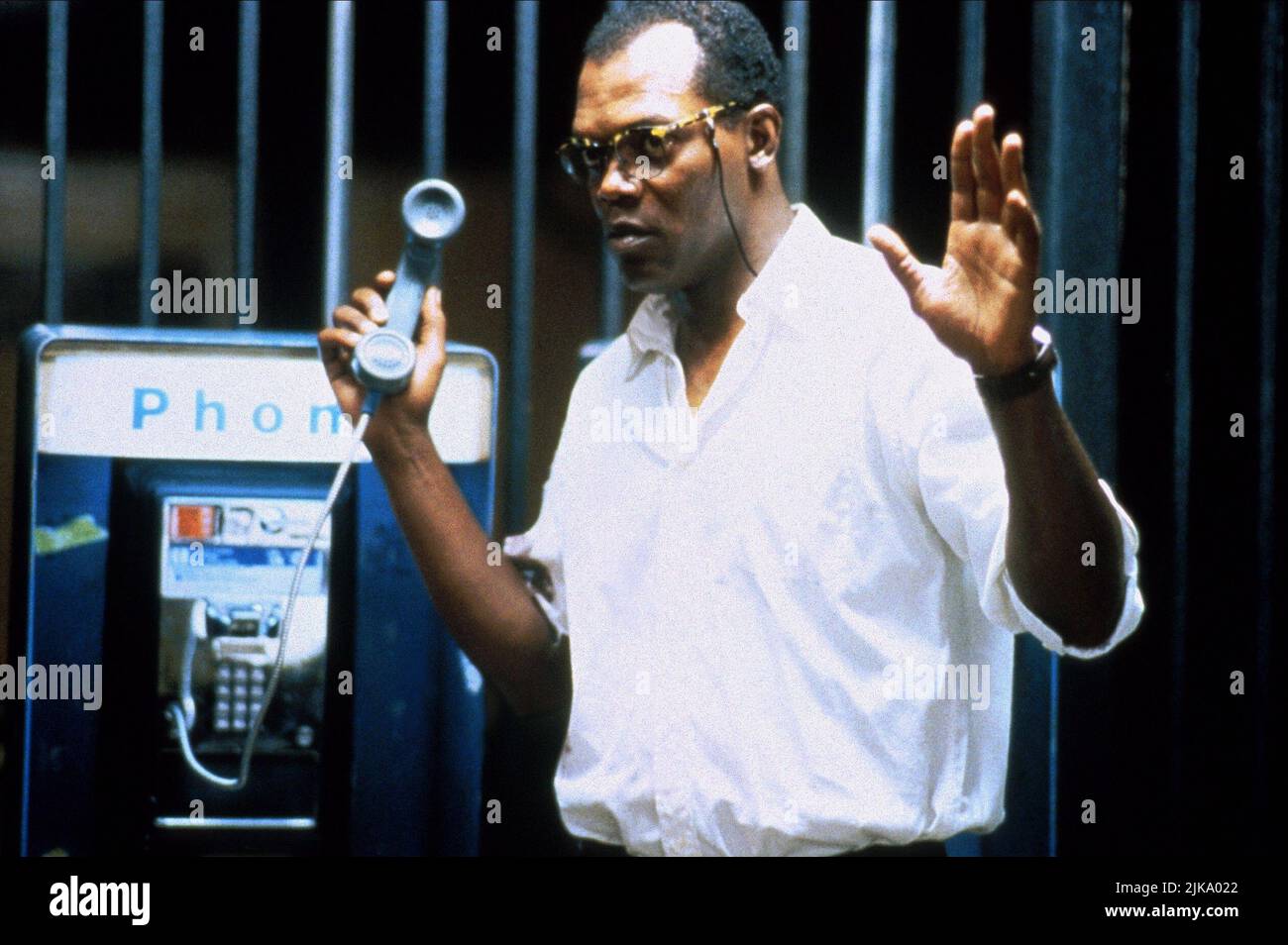 Samuel L. Jackson Film die Hard: With A Vengeance; die Hard 3 (USA 1995) Charaktere: Zeus Carver Regie: John McTiernan 15. Mai 1995 **WARNUNG** dieses Foto ist nur für redaktionelle Zwecke bestimmt und unterliegt dem Copyright von 20TH CENTURY FOX und/oder dem Fotografen, der von der Film or Production Company zugewiesen wurde. Eine obligatorische Gutschrift für 20TH CENTURY FOX ist erforderlich. Der Fotograf sollte ebenfalls angerechnet werden, wenn er bekannt ist. Ohne schriftliche Genehmigung der Film Company kann keine kommerzielle Nutzung gewährt werden. Stockfoto
