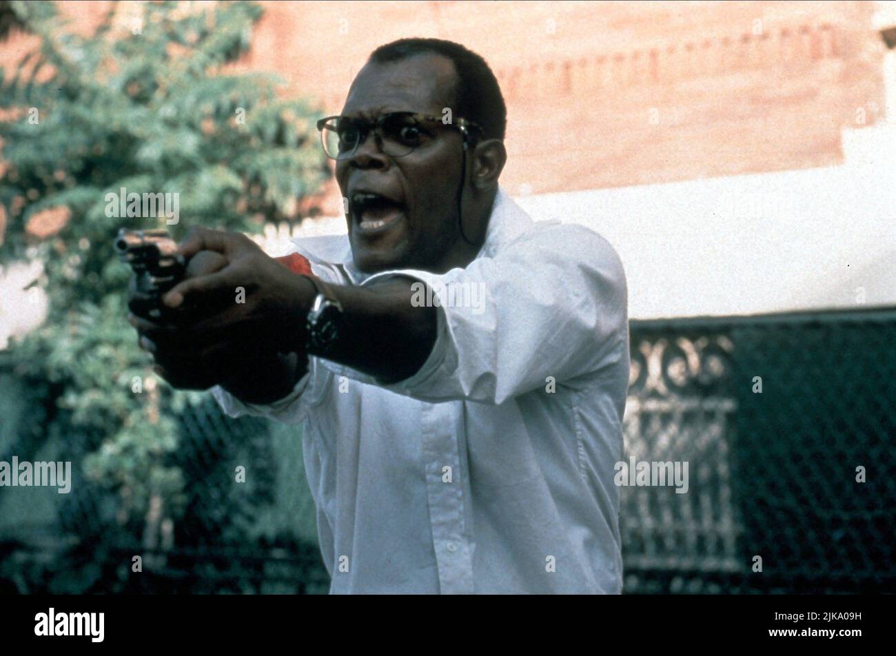 Samuel L. Jackson Film die Hard: With A Vengeance; die Hard 3 (USA 1995) Charaktere: Zeus Carver Regie: John McTiernan 15. Mai 1995 **WARNUNG** dieses Foto ist nur für redaktionelle Zwecke bestimmt und unterliegt dem Copyright von 20TH CENTURY FOX und/oder dem Fotografen, der von der Film or Production Company zugewiesen wurde. Eine obligatorische Gutschrift für 20TH CENTURY FOX ist erforderlich. Der Fotograf sollte ebenfalls angerechnet werden, wenn er bekannt ist. Ohne schriftliche Genehmigung der Film Company kann keine kommerzielle Nutzung gewährt werden. Stockfoto