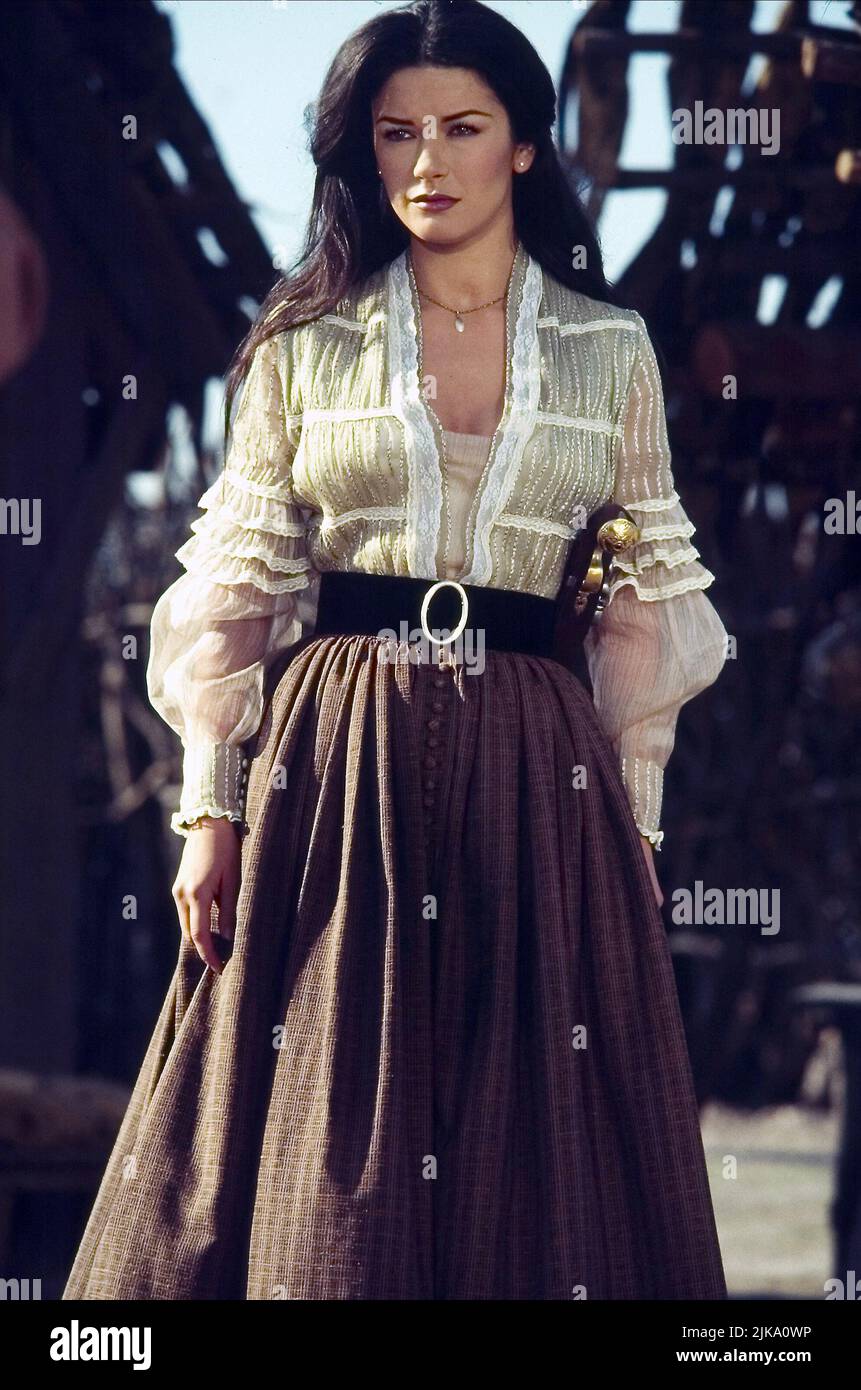 Catherine Zeta-Jones Film die Maske von Zorro (USA/DE 1998) Charaktere: Elena Montero Regie: Martin Campbell 17. Juli 1998 **WARNUNG** dieses Foto ist nur für redaktionelle Zwecke bestimmt und unterliegt dem Copyright von TRISTAR PICTURES und/oder dem Fotografen, der von der Film- oder Produktionsgesellschaft zugewiesen wurde. Es kann nur durch Veröffentlichungen in Verbindung mit der Werbung für den oben genannten Film reproduziert werden. Es ist eine obligatorische Gutschrift für TRISTAR PICTURES erforderlich. Der Fotograf sollte ebenfalls angerechnet werden, wenn er bekannt ist. Ohne schriftliche Genehmigung der Film Company kann keine kommerzielle Nutzung gewährt werden. Stockfoto