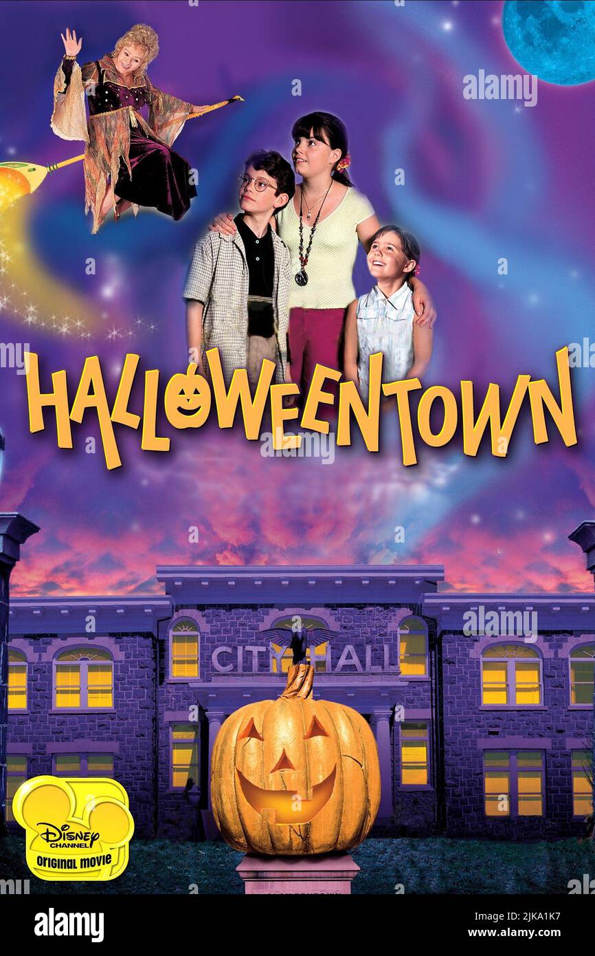 Filmplakat Film: Halloweentown (1996) Regie: Duwayne Dunham 17 October 1998 **WARNUNG** Dieses Foto ist nur für den redaktionellen Gebrauch bestimmt und unterliegt dem Copyright des DISNEY-KANALS und/oder des Fotografen, der von der Film- oder Produktionsfirma beauftragt wurde, und kann nur von Publikationen im Zusammenhang mit der Bewerbung des oben genannten Films reproduziert werden. Eine obligatorische Gutschrift für DEN DISNEY-KANAL ist erforderlich. Der Fotograf sollte auch bei Bekanntwerden des Fotos gutgeschrieben werden. Ohne schriftliche Genehmigung der Film Company kann keine kommerzielle Nutzung gewährt werden. Stockfoto