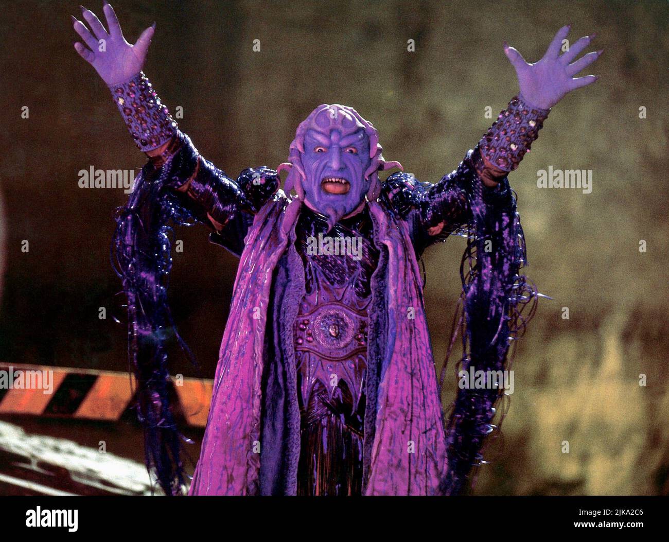 Paul Freeman Film Mighty Morphin Power Rangers: The Movie (USA/aus/JP 1995) Charaktere: Ivan ooze Regisseur: Bryan Spicer 30. Juni 1995 **WARNUNG** dieses Foto ist nur für redaktionelle Zwecke bestimmt und unterliegt dem Copyright von 20TH CENTURY FOX und/oder dem Fotografen, der von der Film or Production Company zugewiesen wurde. Eine obligatorische Gutschrift für 20TH CENTURY FOX ist erforderlich. Der Fotograf sollte ebenfalls angerechnet werden, wenn er bekannt ist. Ohne schriftliche Genehmigung der Film Company kann keine kommerzielle Nutzung gewährt werden. Stockfoto