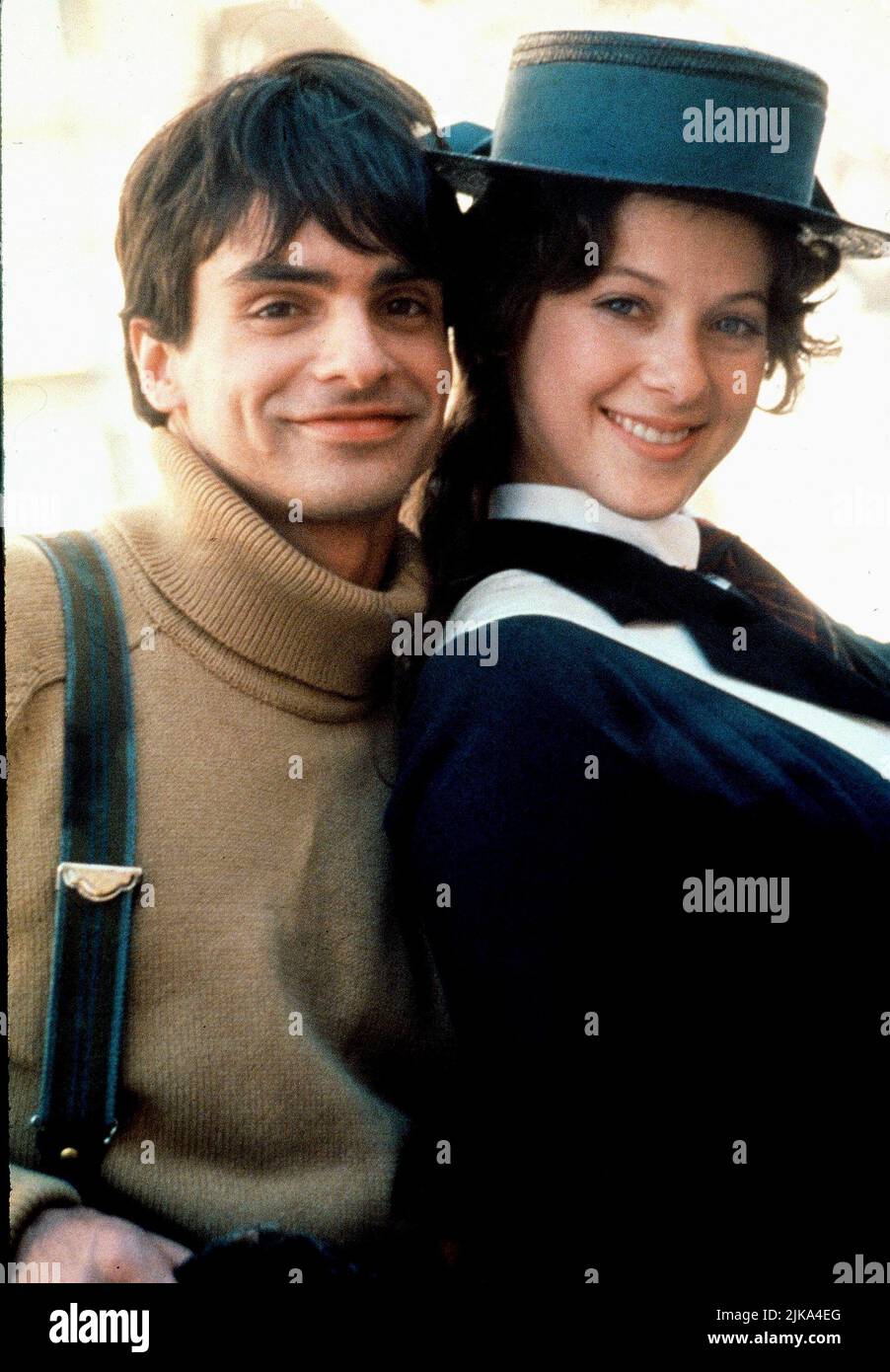 David Norona & Debra Wiseman Film Mrs. Santa Claus (TV-Film) USA 1996, Regie: Terry Hughes 08. Dezember 1996 **WARNUNG** dieses Foto ist nur für redaktionelle Zwecke bestimmt und unterliegt dem Urheberrecht der von der Film- oder Produktionsgesellschaft beauftragten MARKENWERBUNG und/oder des Fotografen und darf nur durch Veröffentlichungen in Verbindung mit der Werbung für den oben genannten Film reproduziert werden. Es ist eine obligatorische Gutschrift für die HALLMARK-UNTERHALTUNG erforderlich. Der Fotograf sollte ebenfalls angerechnet werden, wenn er bekannt ist. Ohne schriftliche Genehmigung der Film Company kann keine kommerzielle Nutzung gewährt werden. Stockfoto