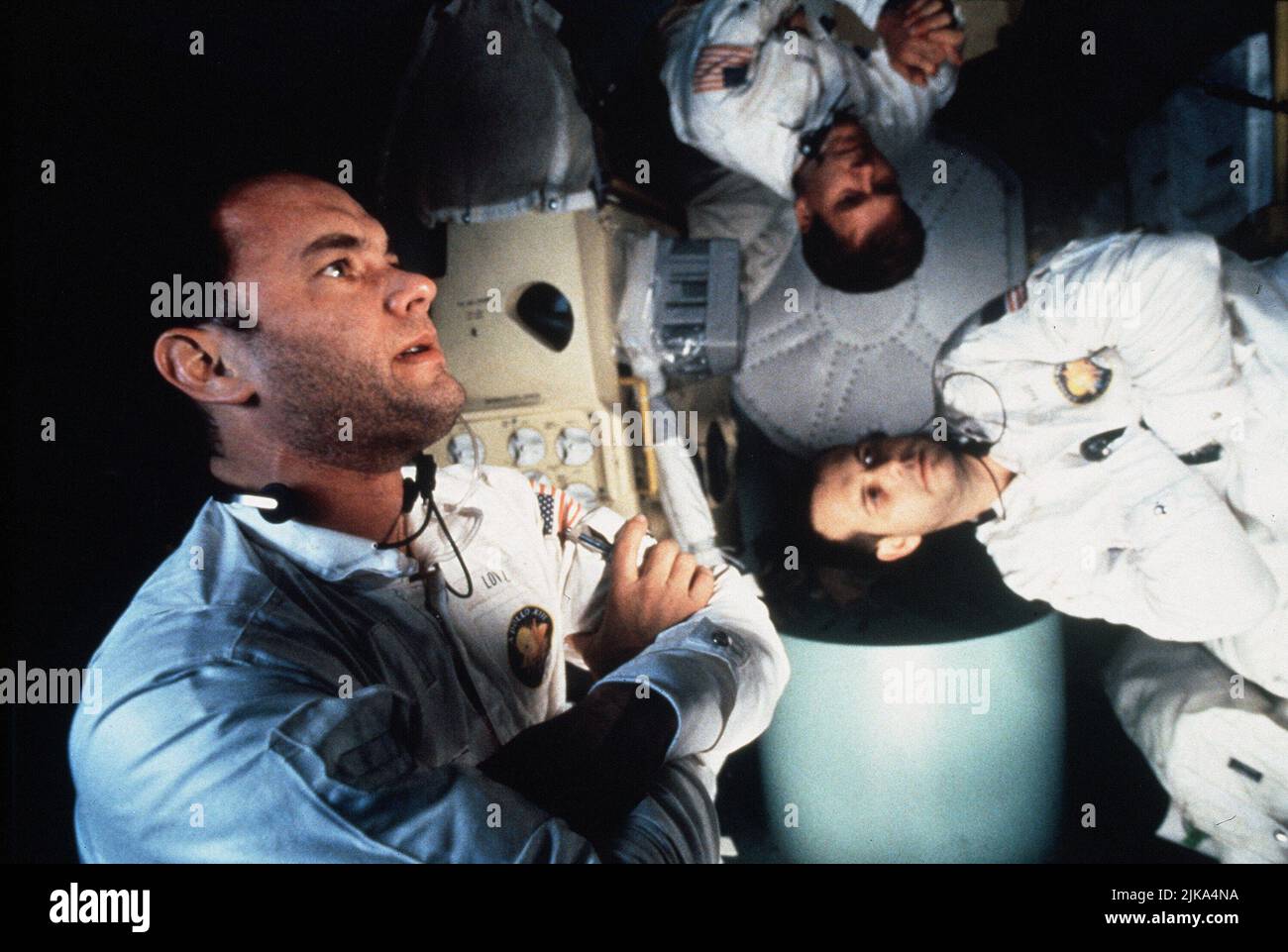 Tom Hanks, Kevin Bacon & Bill Paxton Film: Apollo 13 (USA 1995) Charaktere: Jim Lovell,Jack Swigert & Fred Haise Regie: Ron Howard 22 June 1995 **WARNUNG** Dieses Foto ist nur für redaktionelle Verwendung bestimmt und unterliegt dem Copyright von UNIVERSAL und/oder dem Fotografen, der von der Film- oder Produktionsfirma beauftragt wurde und darf nur von Publikationen im Zusammenhang mit der Bewerbung des oben genannten Films reproduziert werden. Eine obligatorische Gutschrift an UNIVERSAL ist erforderlich. Der Fotograf sollte auch bei Bekanntwerden des Fotos gutgeschrieben werden. Ohne schriftliche Genehmigung der Film Company kann keine kommerzielle Nutzung gewährt werden. Stockfoto